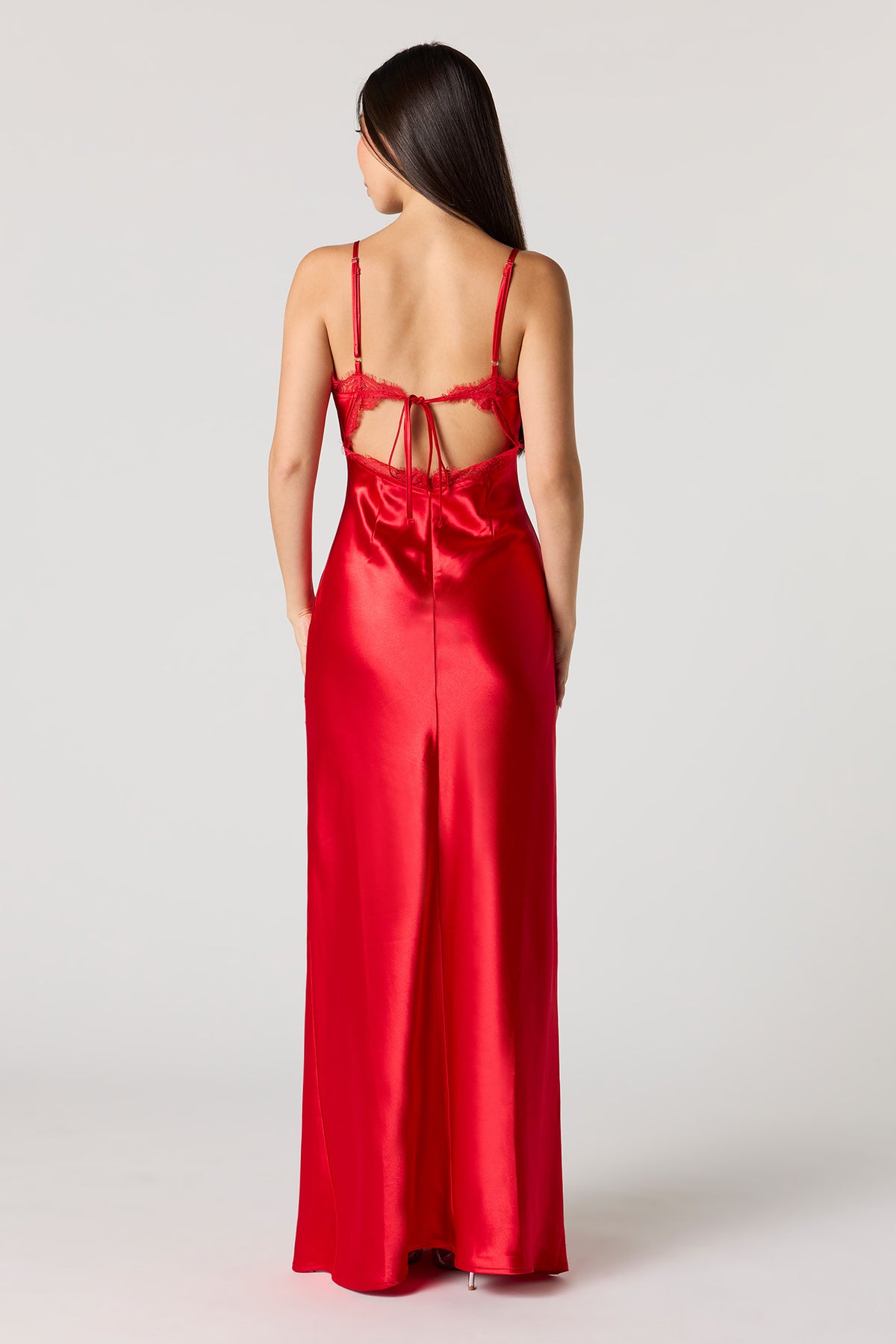 Vue alternative 3. Robe maxi en satin à col châle