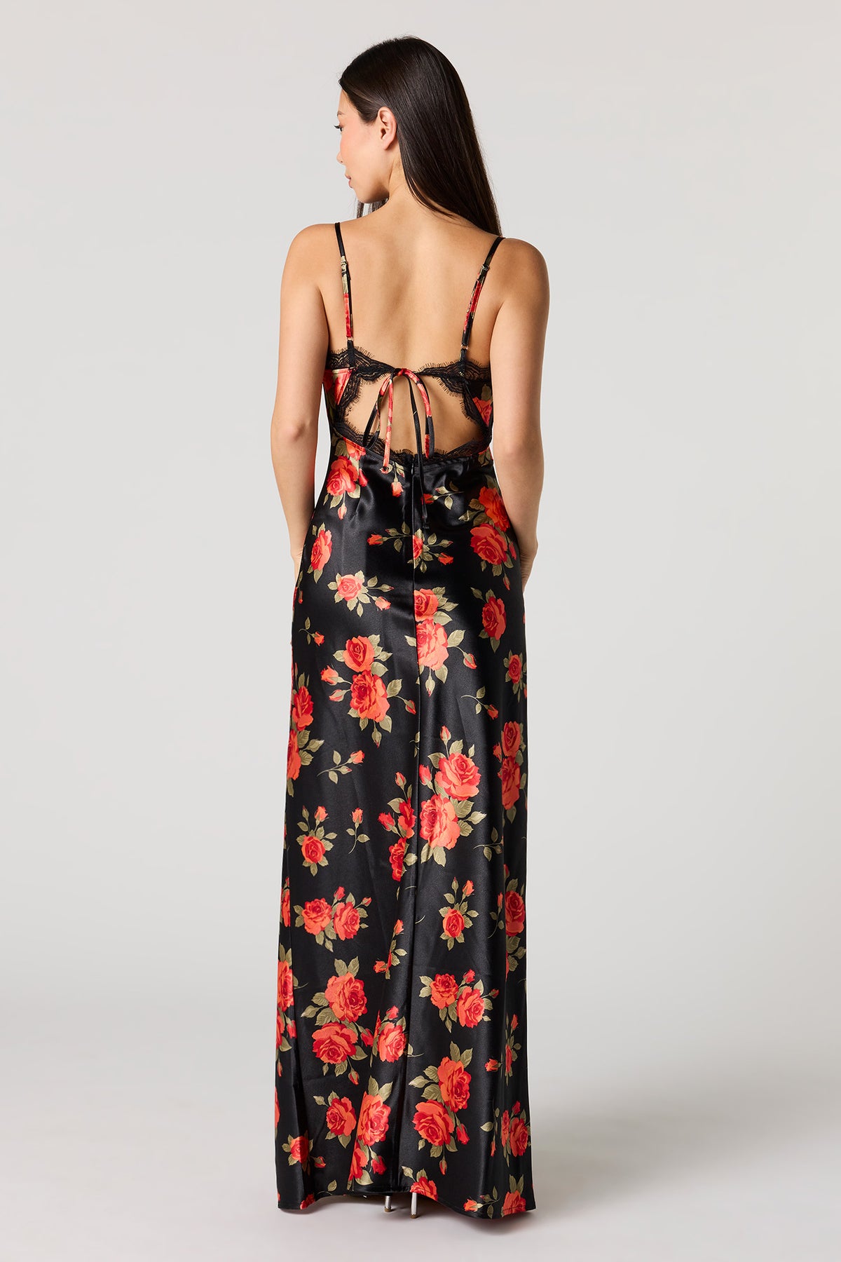 Vue alternative 3. Robe maxi en satin à col châle
