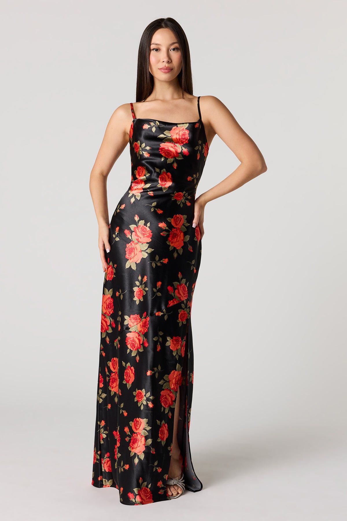 Robe maxi en satin à col châle