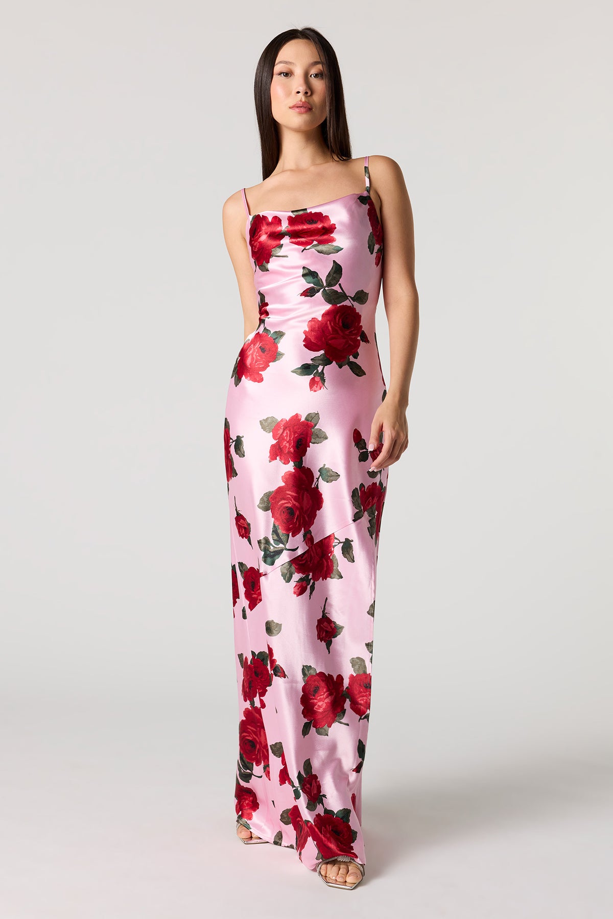 Robe maxi en satin à col châle
