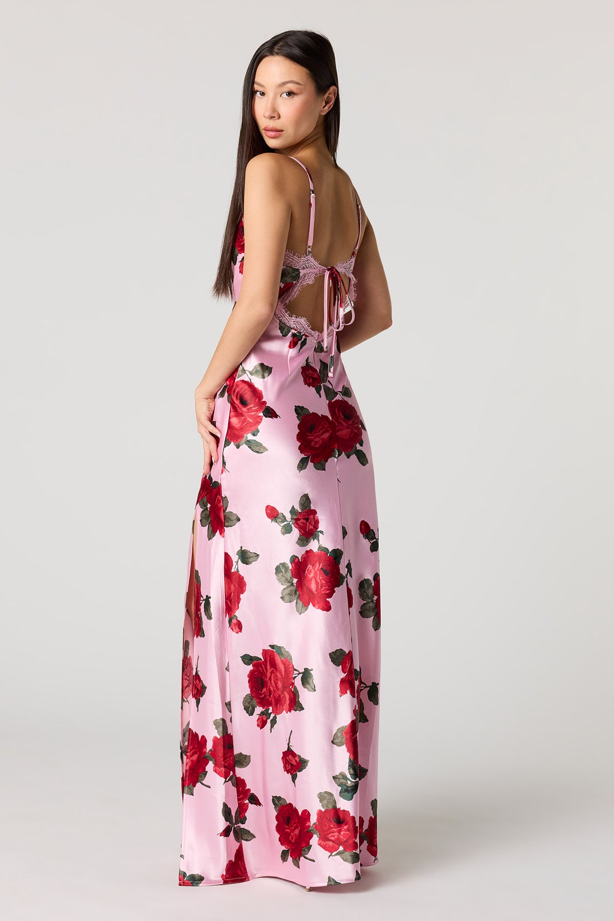 Vue alternative 3. Robe maxi en satin à col châle