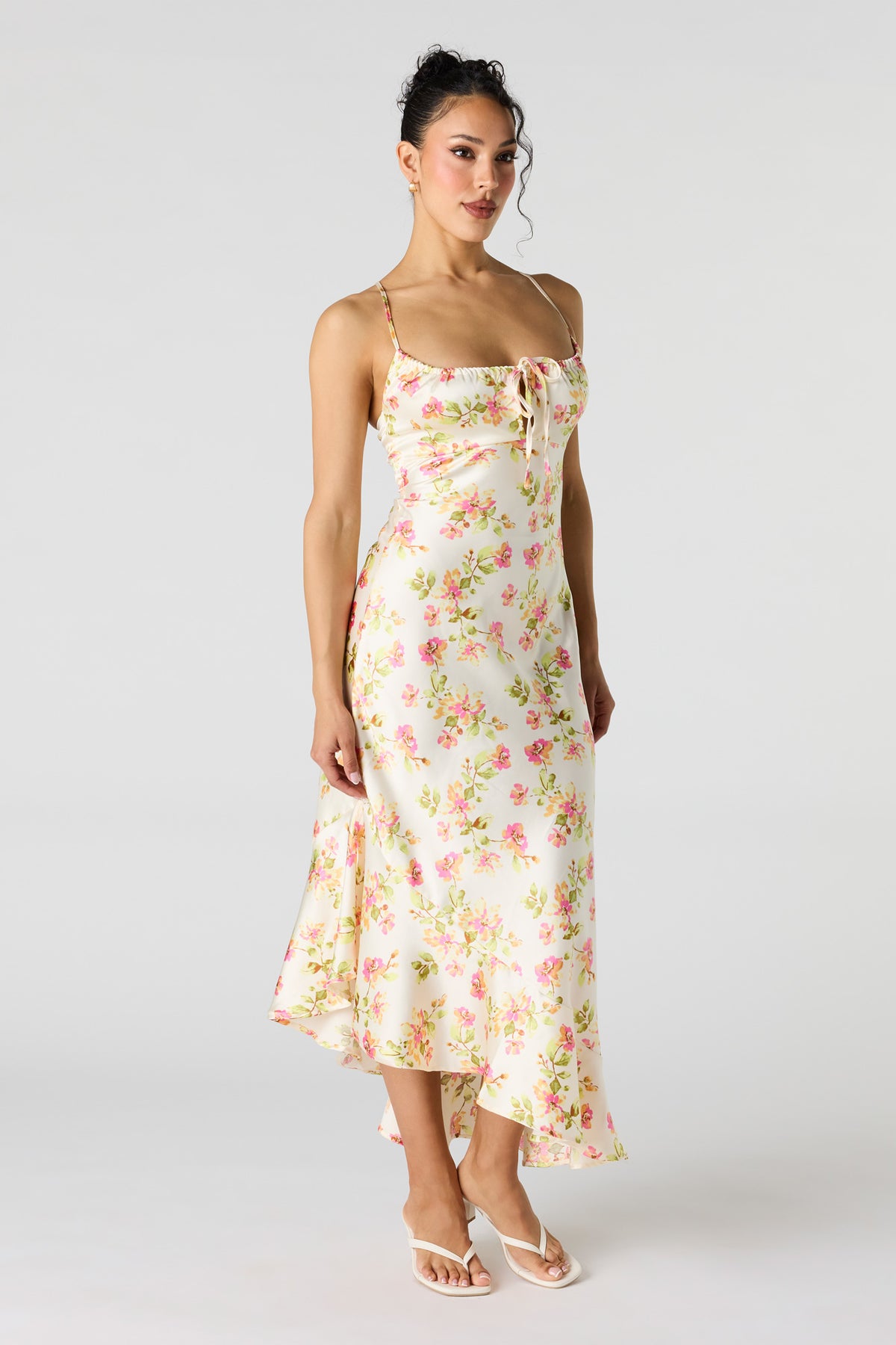 Vue alternative 2. Robe maxi asymétrique en satin