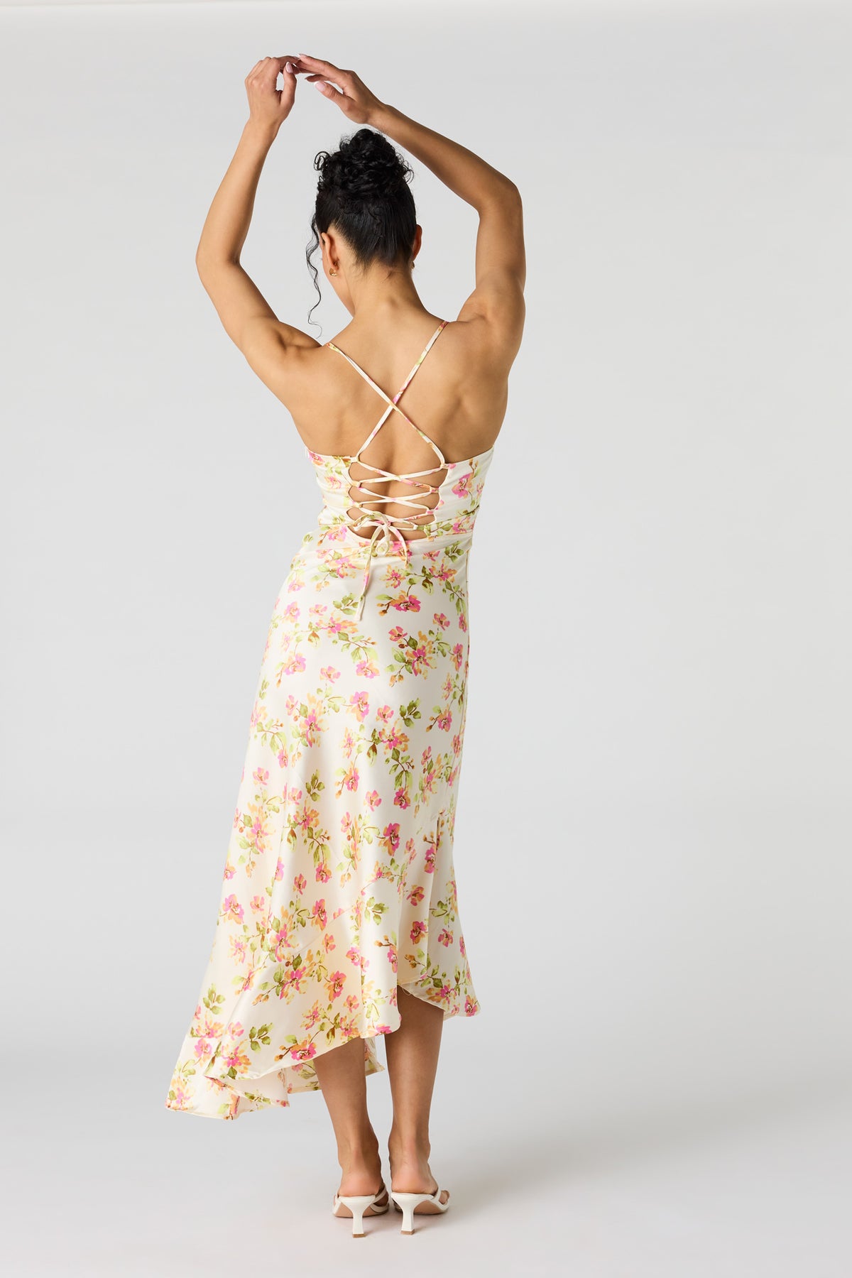 Vue alternative 3. Robe maxi asymétrique en satin