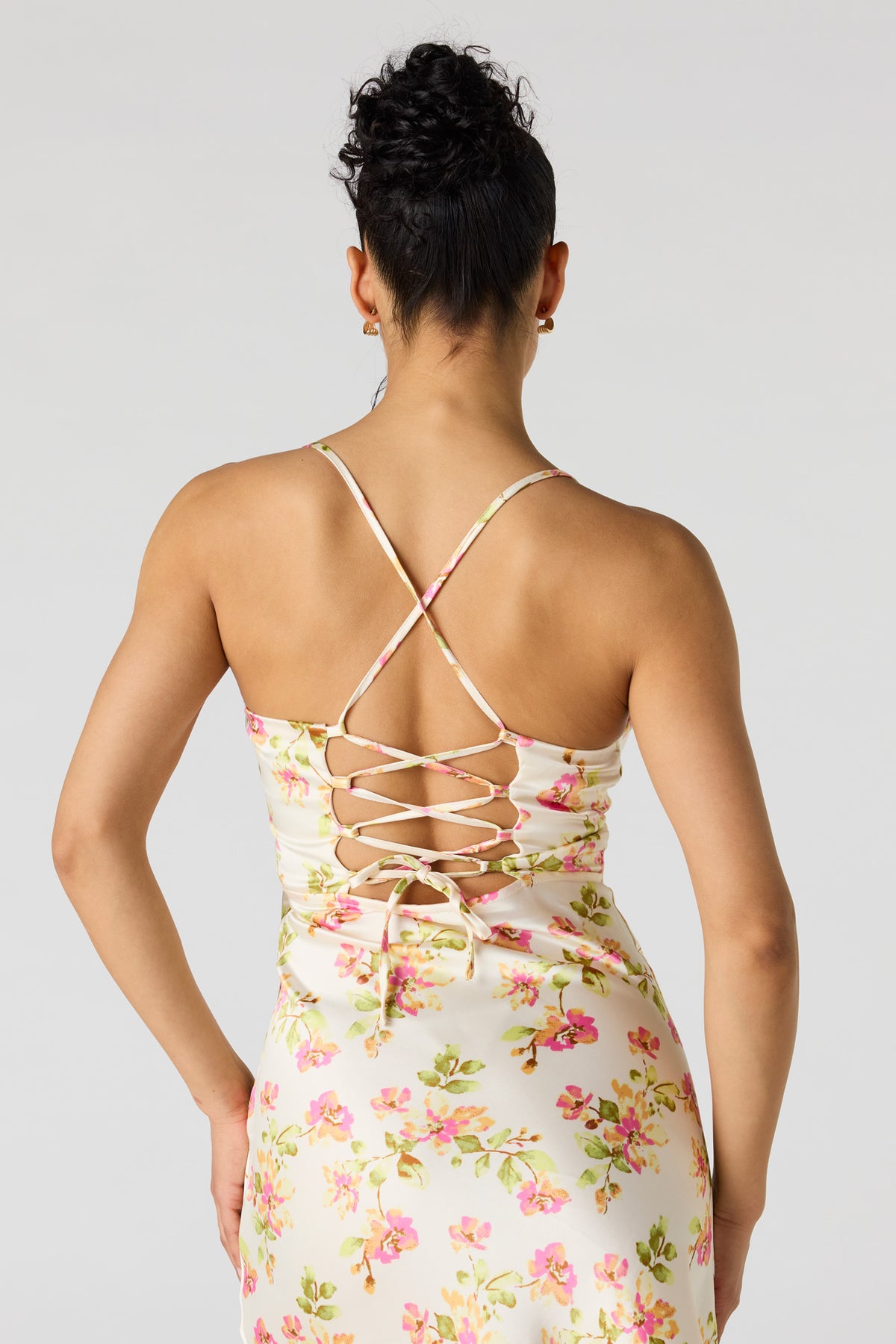 Vue alternative 4. Robe maxi asymétrique en satin