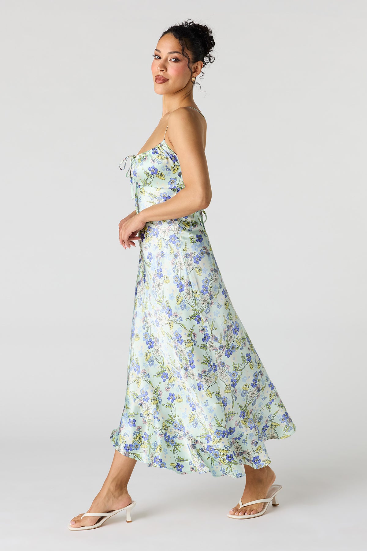 Vue alternative 2. Robe maxi asymétrique en satin