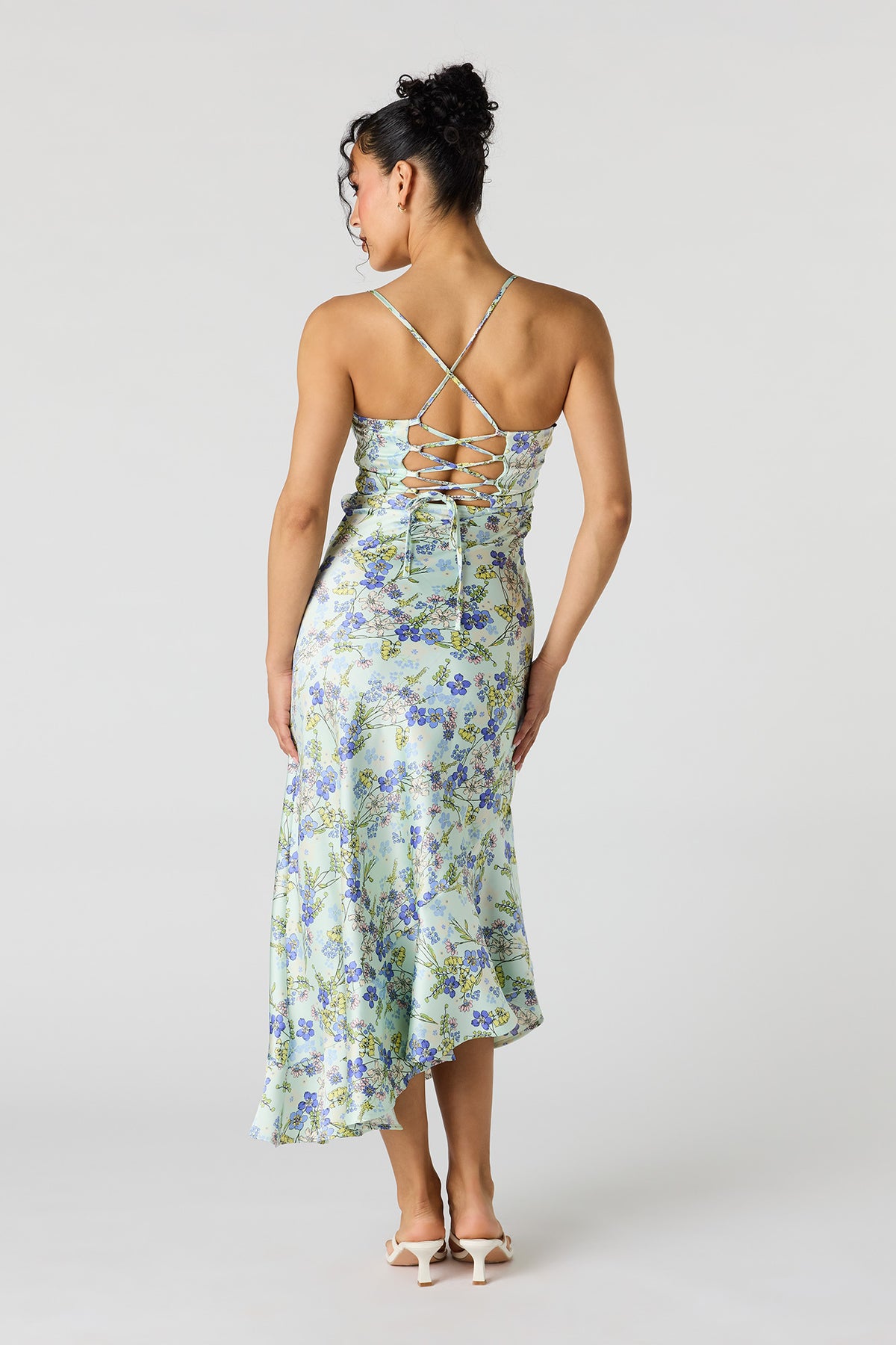 Vue alternative 3. Robe maxi asymétrique en satin