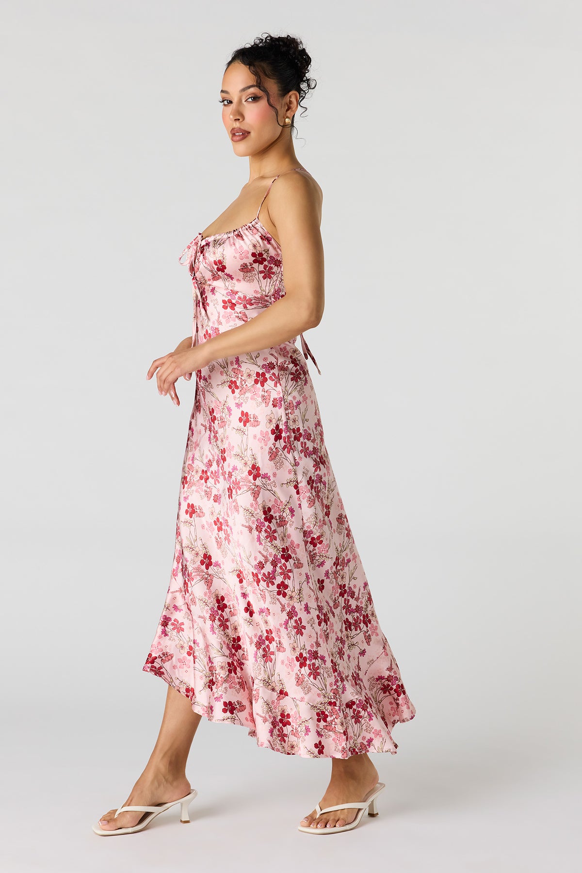 Vue alternative 2. Robe maxi asymétrique en satin