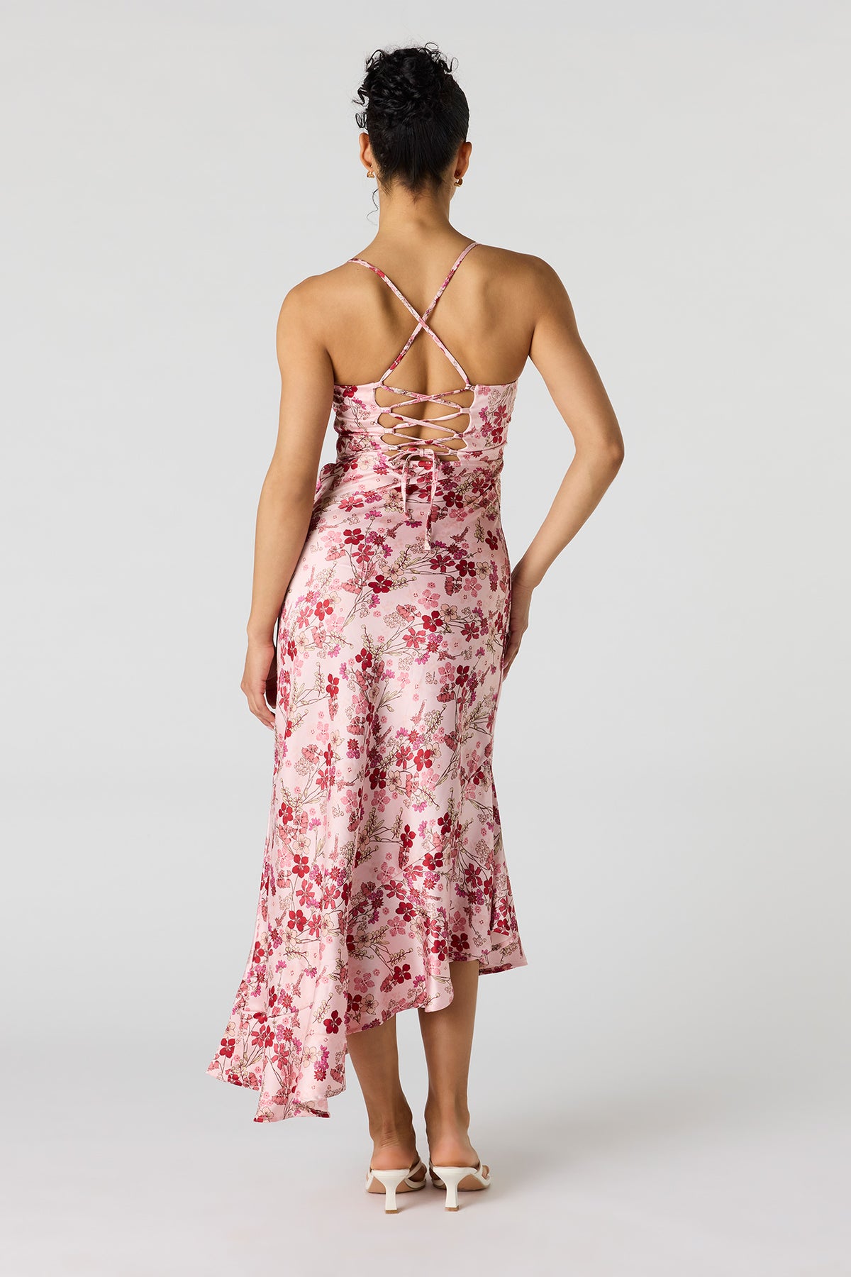 Vue alternative 3. Robe maxi asymétrique en satin