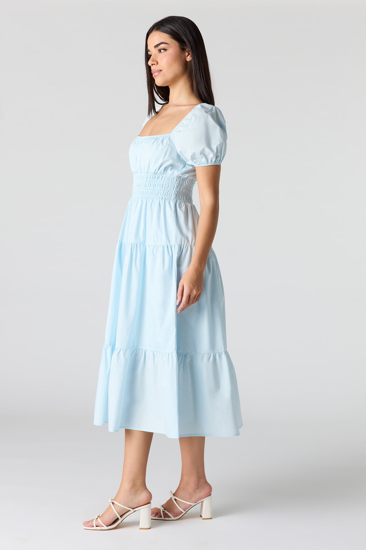 Vue alternative 2. Robe midi à volant et manche bouffante