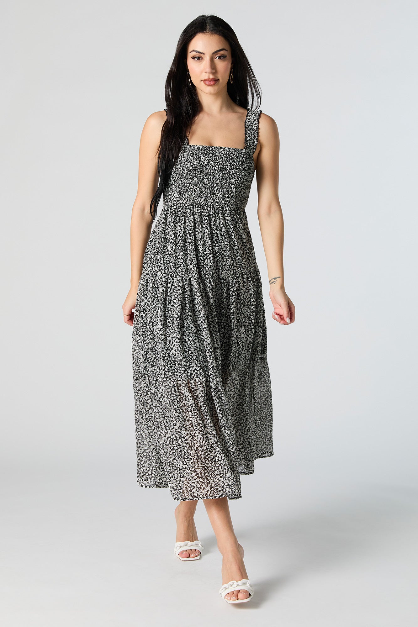 Robe midi volantée fleurie en chiffon avec encolure carrée – Urban Planet