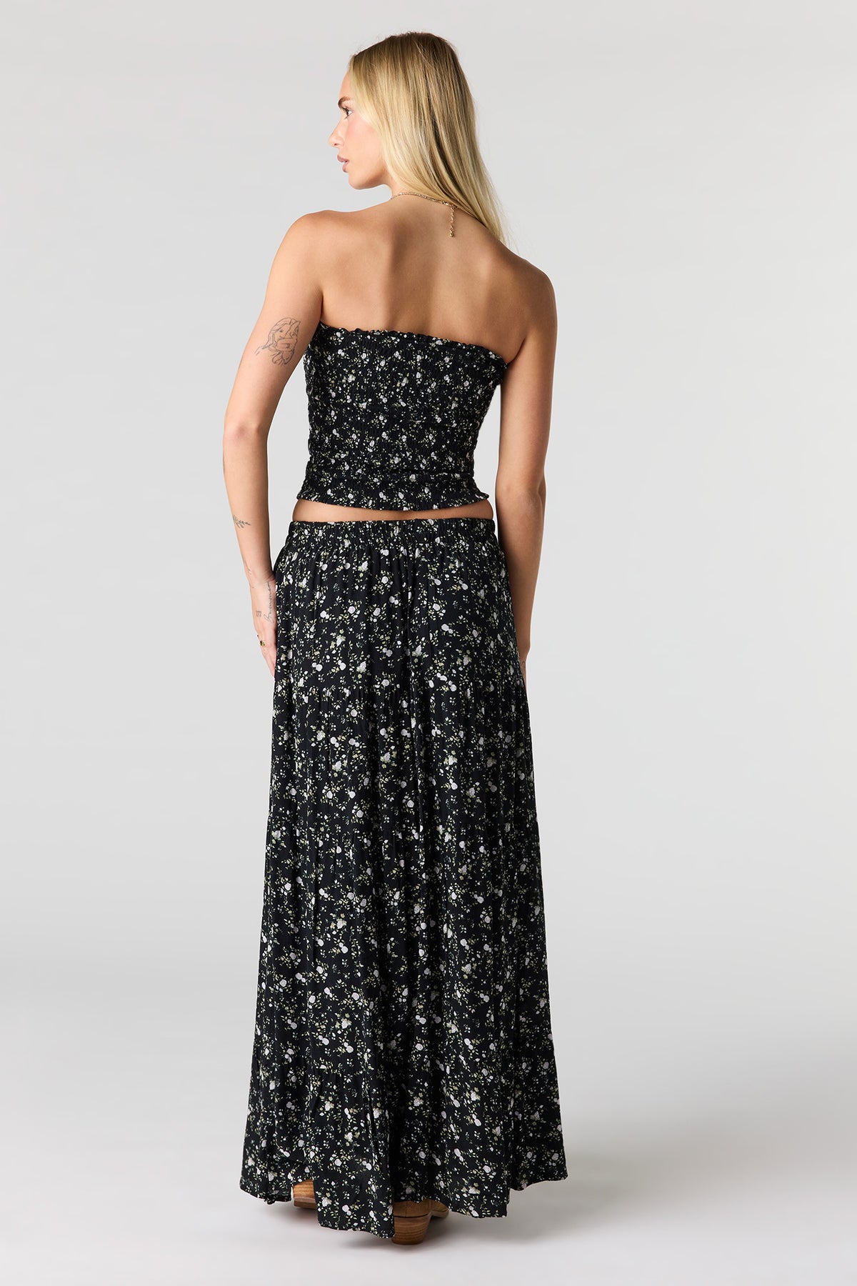 Alt View 3. Textured Tiered Maxi Skirt - Black
