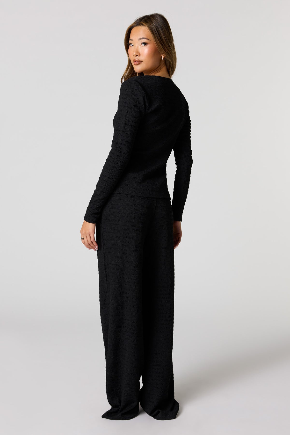Alt View 3. Textured Wide Leg Pant - Black
