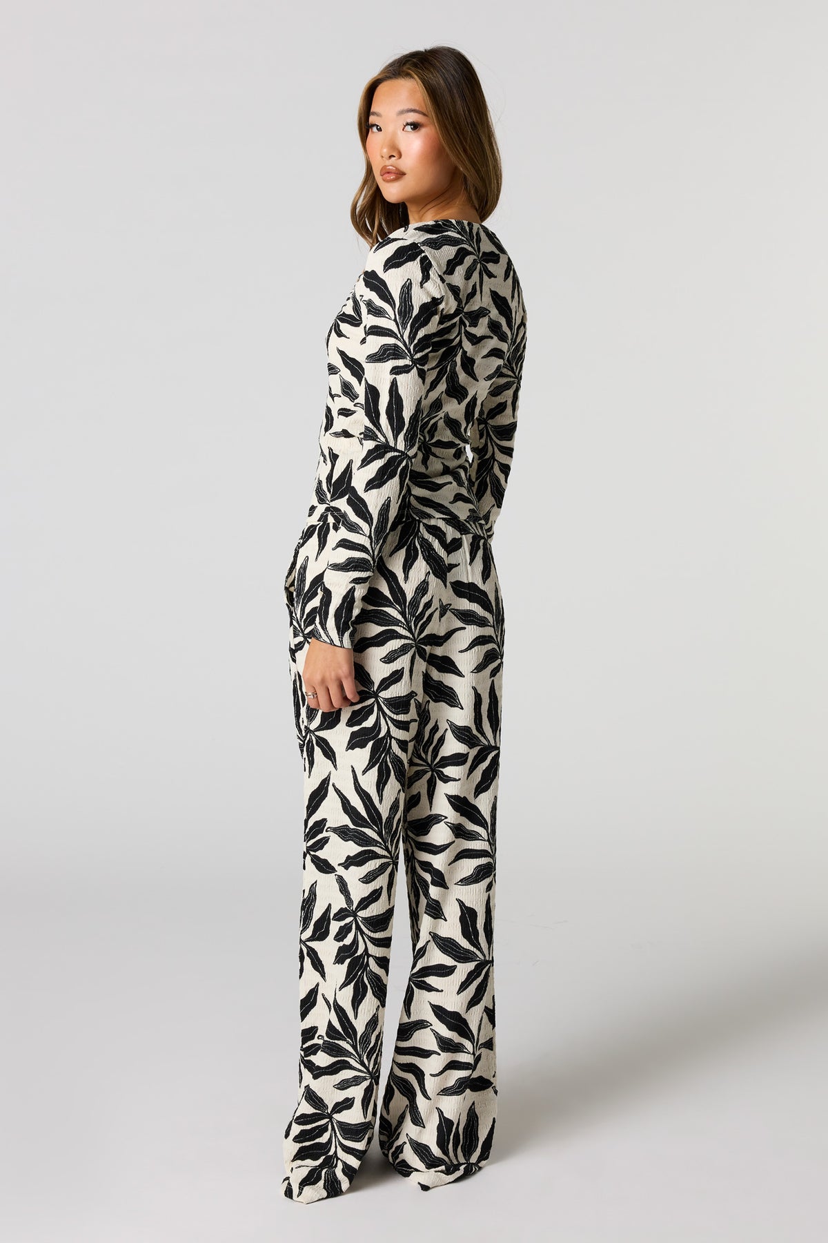 Alt View 3. Textured Wide Leg Pant - Black with White