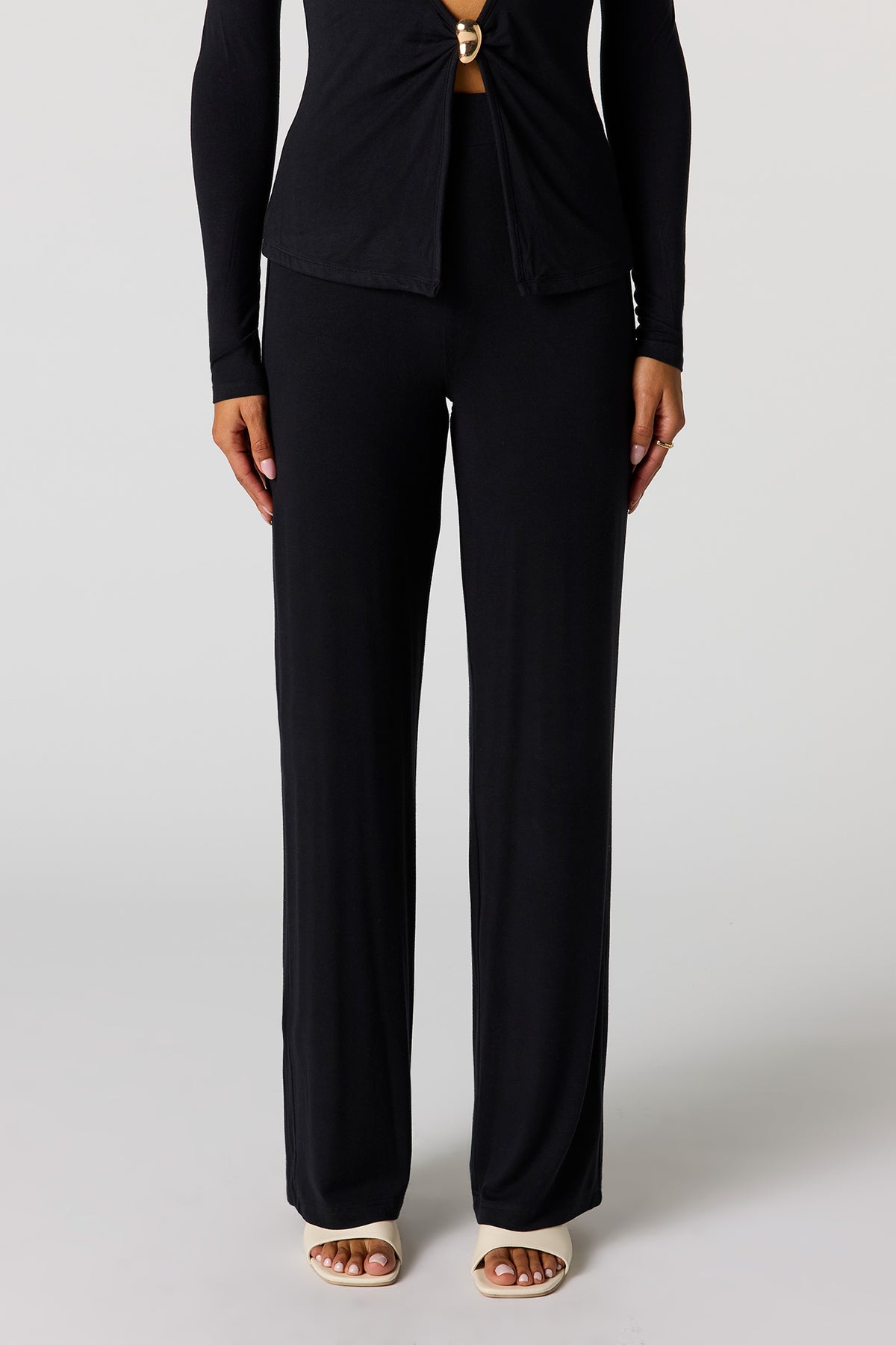 Vue alternative 2. Pantalon à jambe large et taille haute