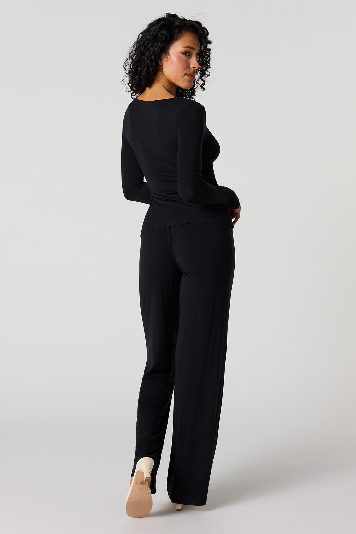 Vue alternative 3. Pantalon à jambe large et taille haute