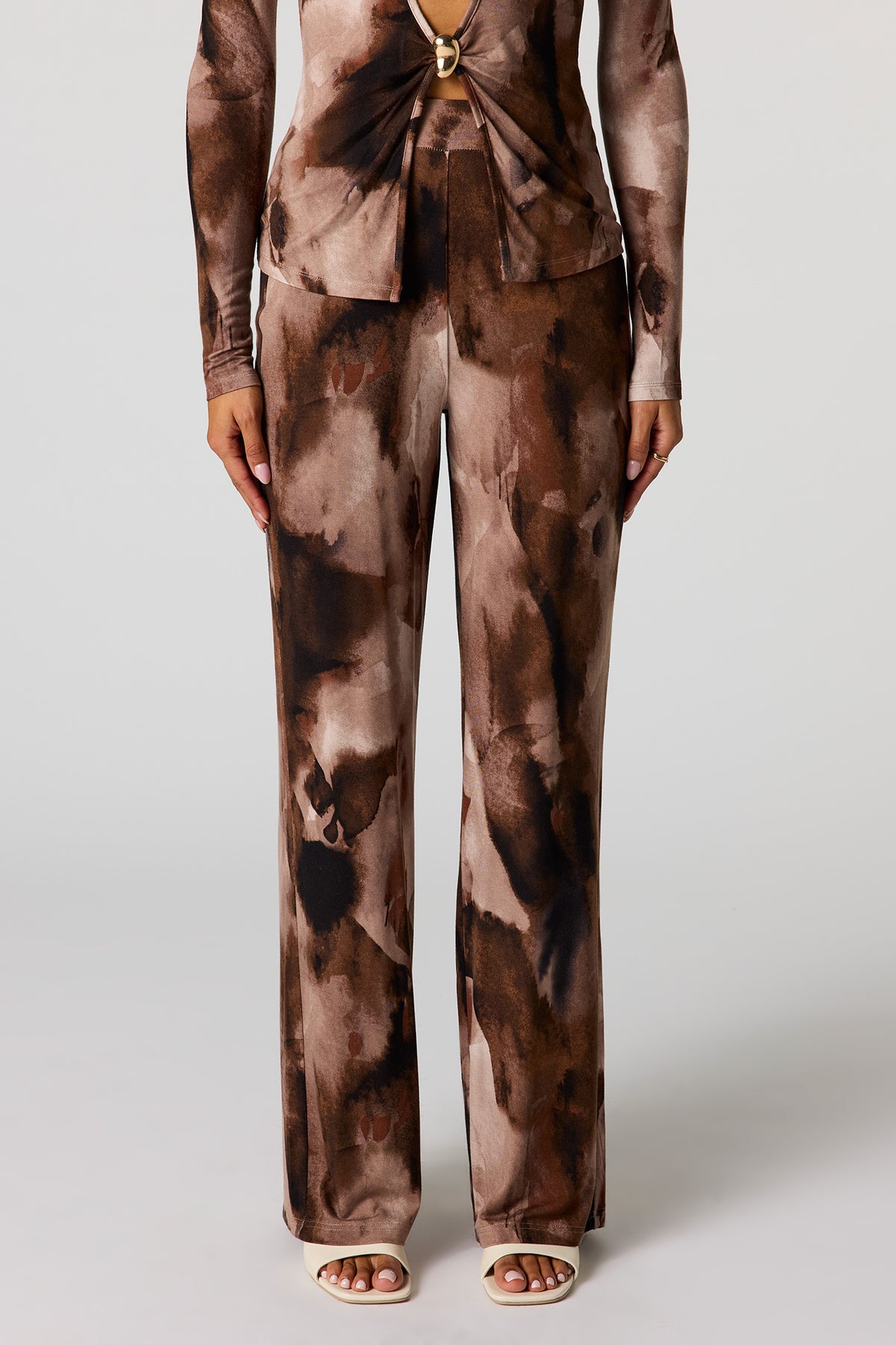 Vue alternative 2. Pantalon à jambe large et taille haute