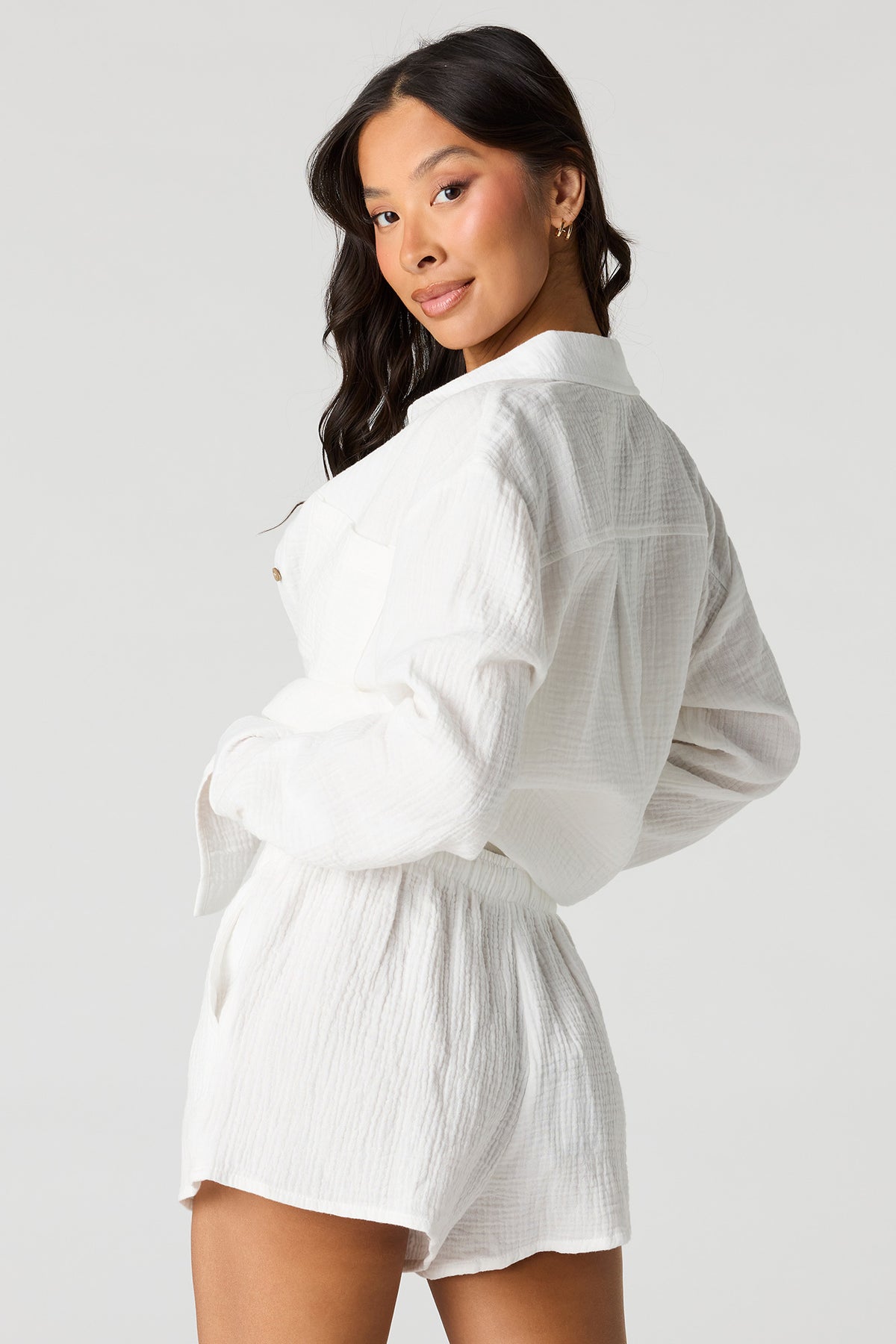 Alt View 3. Crinkled Drawstring Short - White