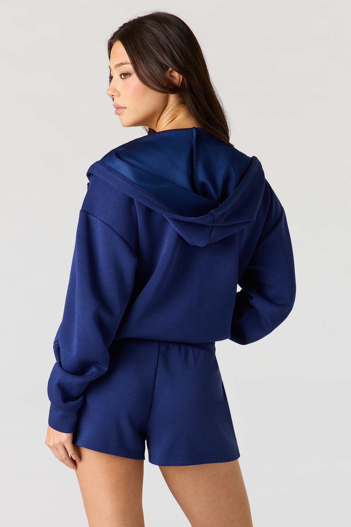 Vue alternative 2. Short à taille coulissante en tissu de plongée