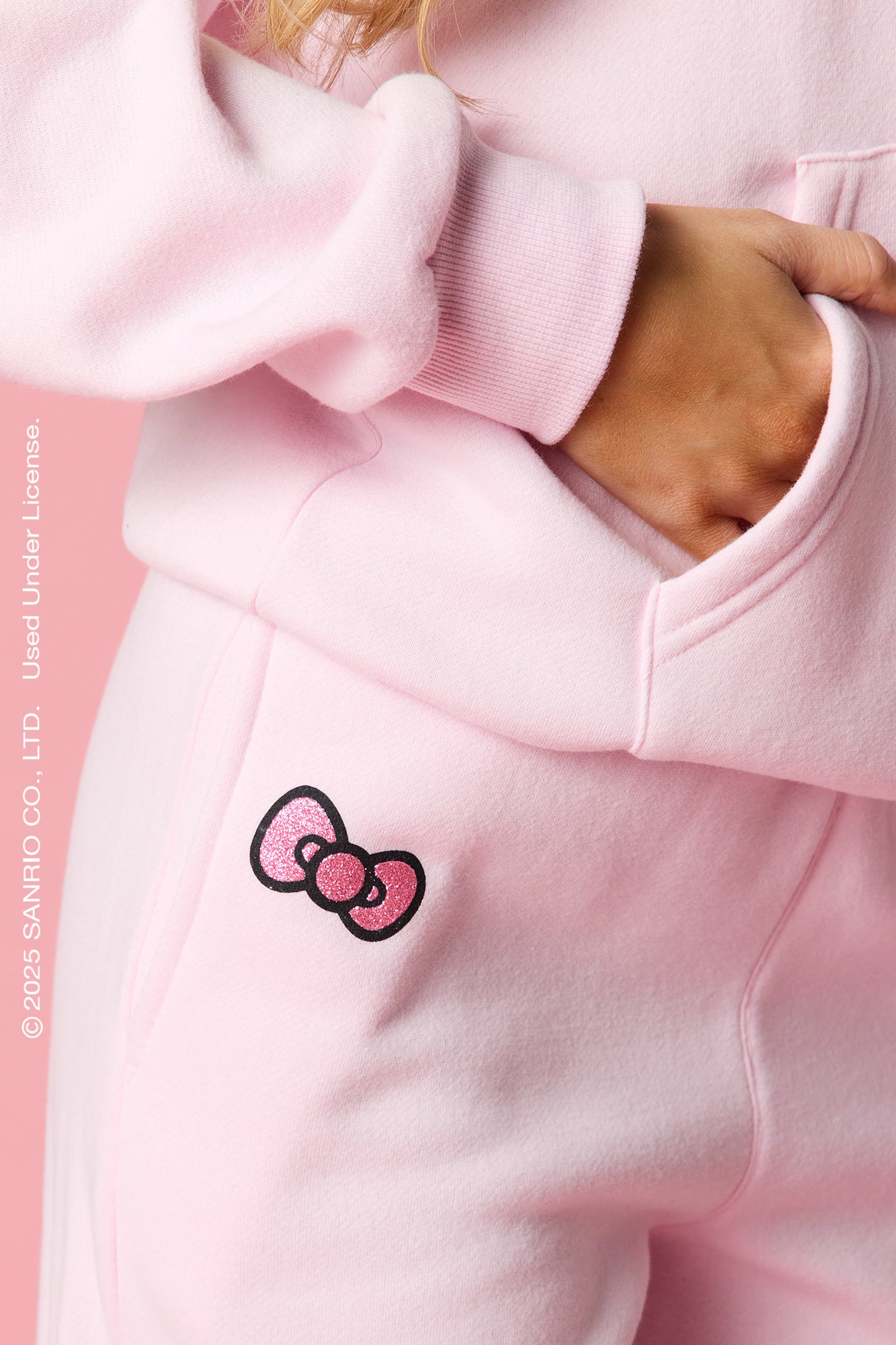 Hello Kitty® Graphic Fleece Wide Leg Sweatpant – Urban Planet