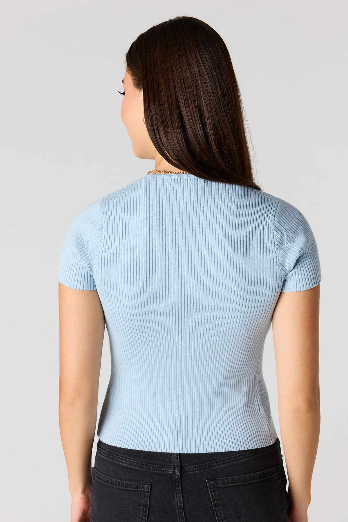 Vue alternative 2. Cardigan en tricot côtelé avec attache et manche courte