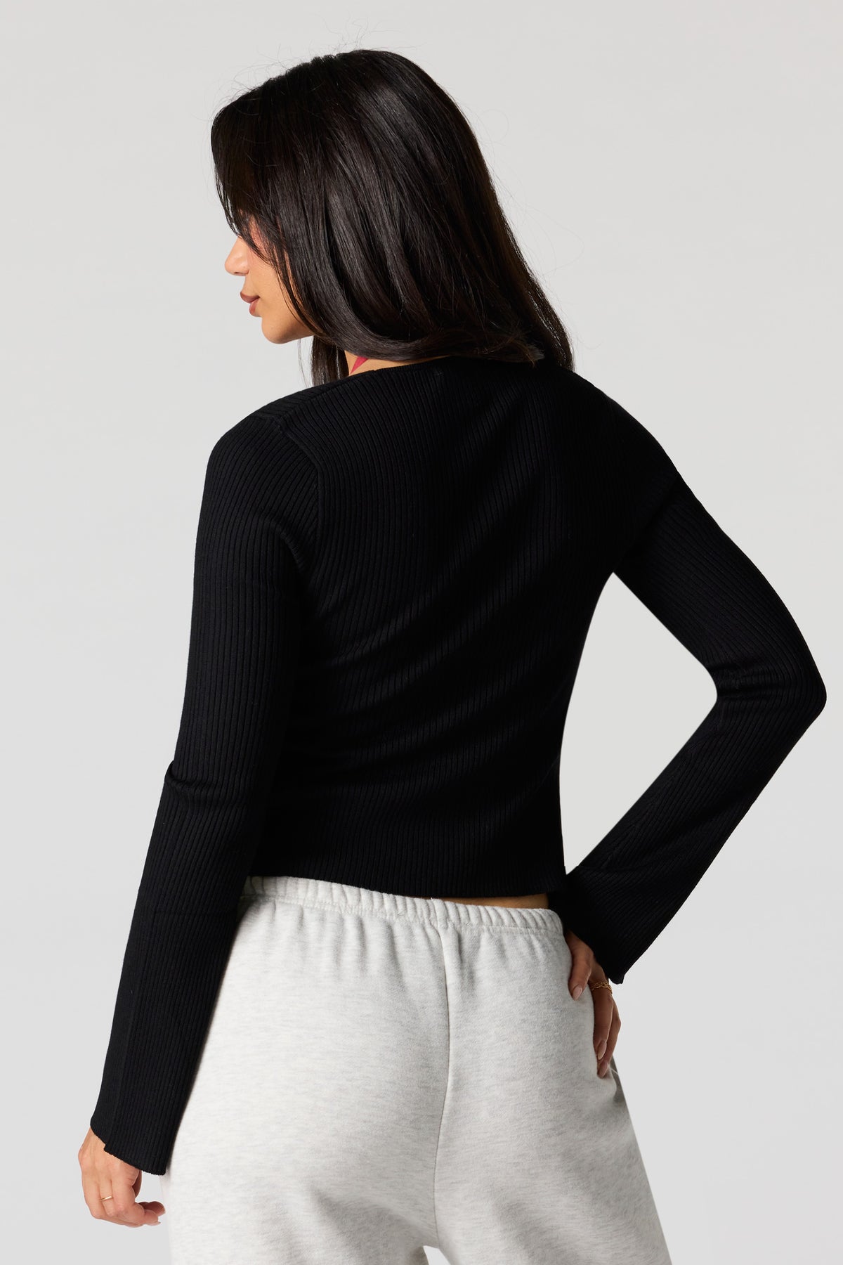 Vue alternative 2. Cardigan en tricot côtelé avec attache