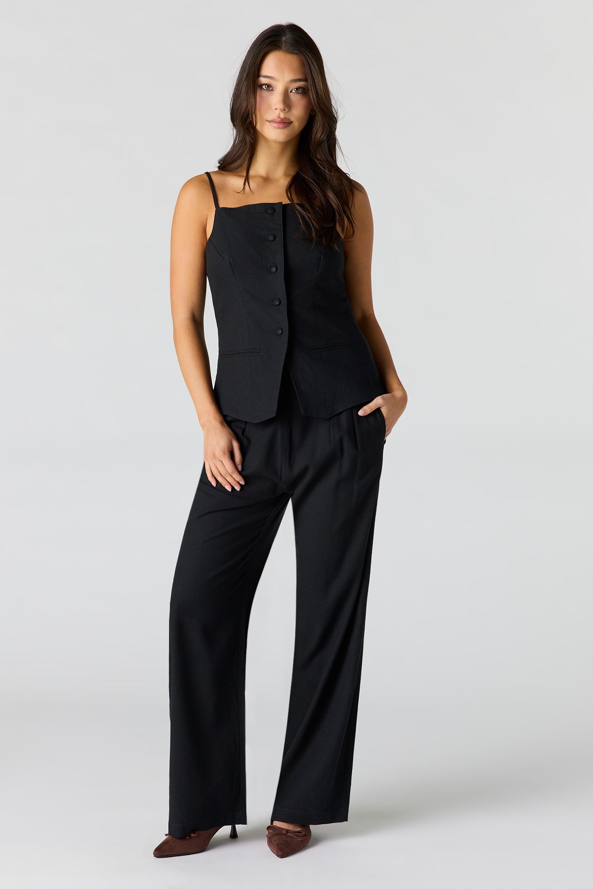 Vue alternative 3. Gilet en lin boutonné à encolure carrée
