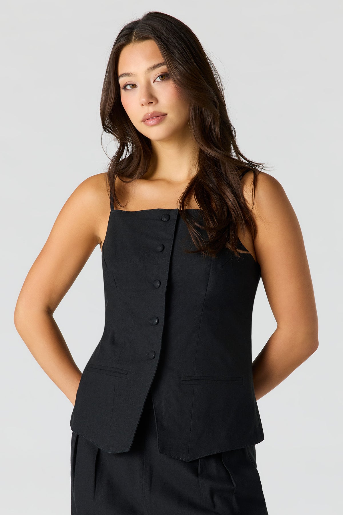 Gilet en lin boutonné à encolure carrée