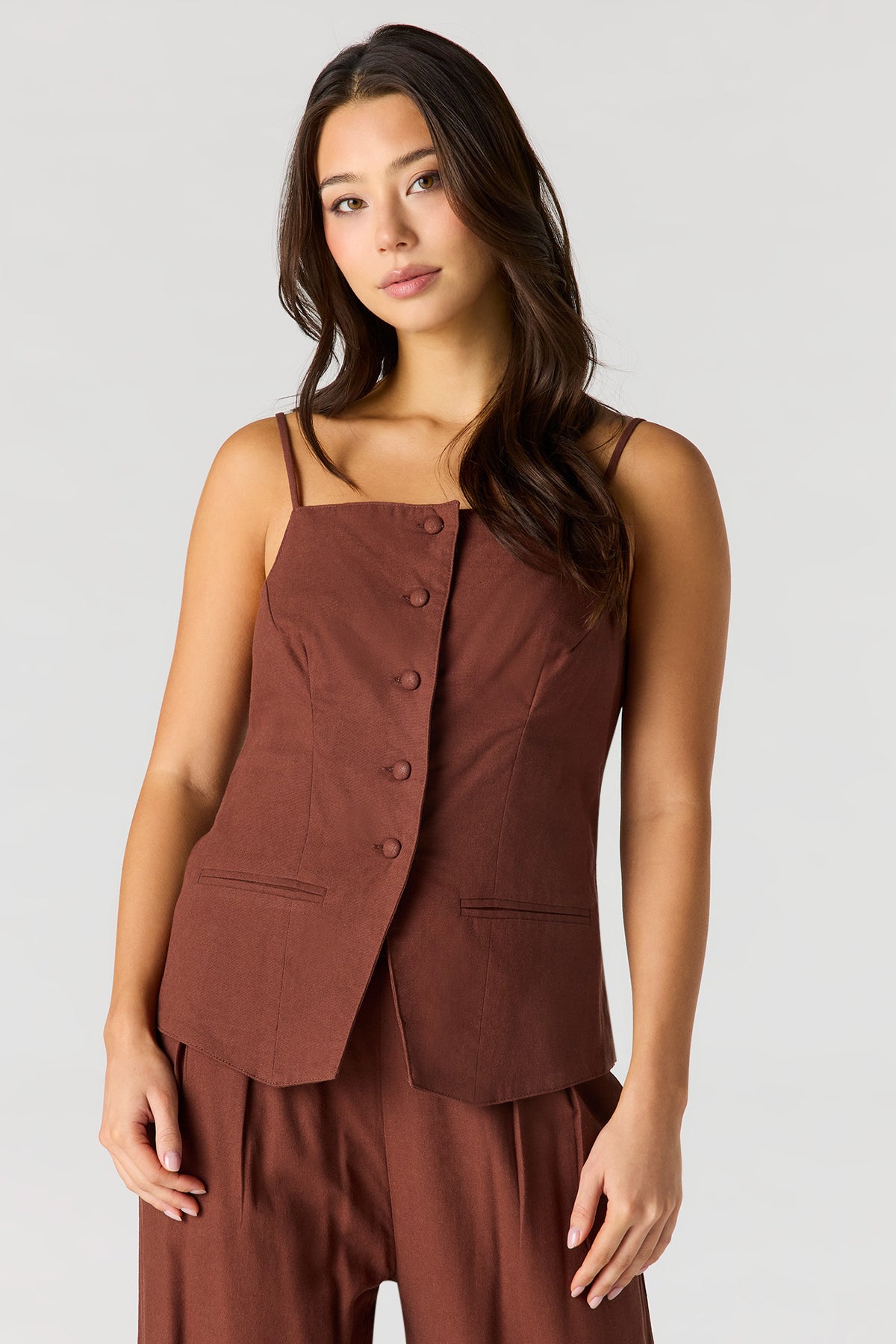 Gilet en lin boutonné à encolure carrée