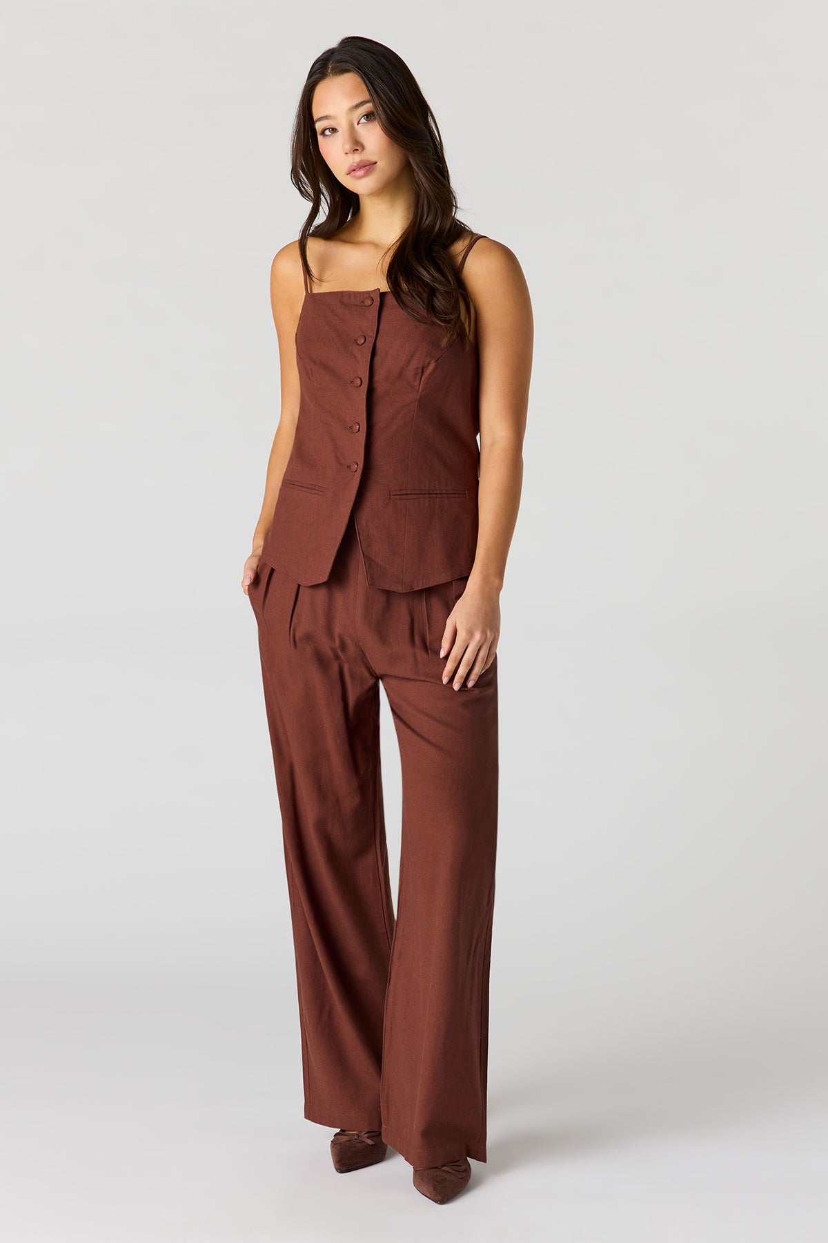 Vue alternative 3. Gilet en lin boutonné à encolure carrée