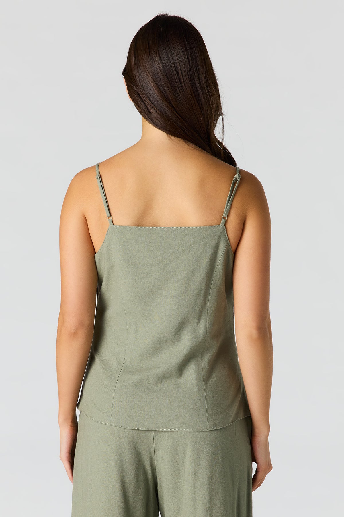 Vue alternative 2. Gilet en lin boutonné à encolure carrée