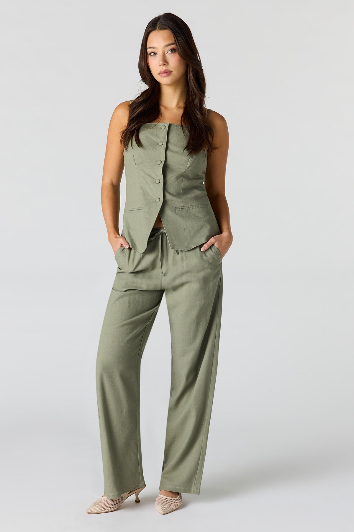 Vue alternative 3. Gilet en lin boutonné à encolure carrée
