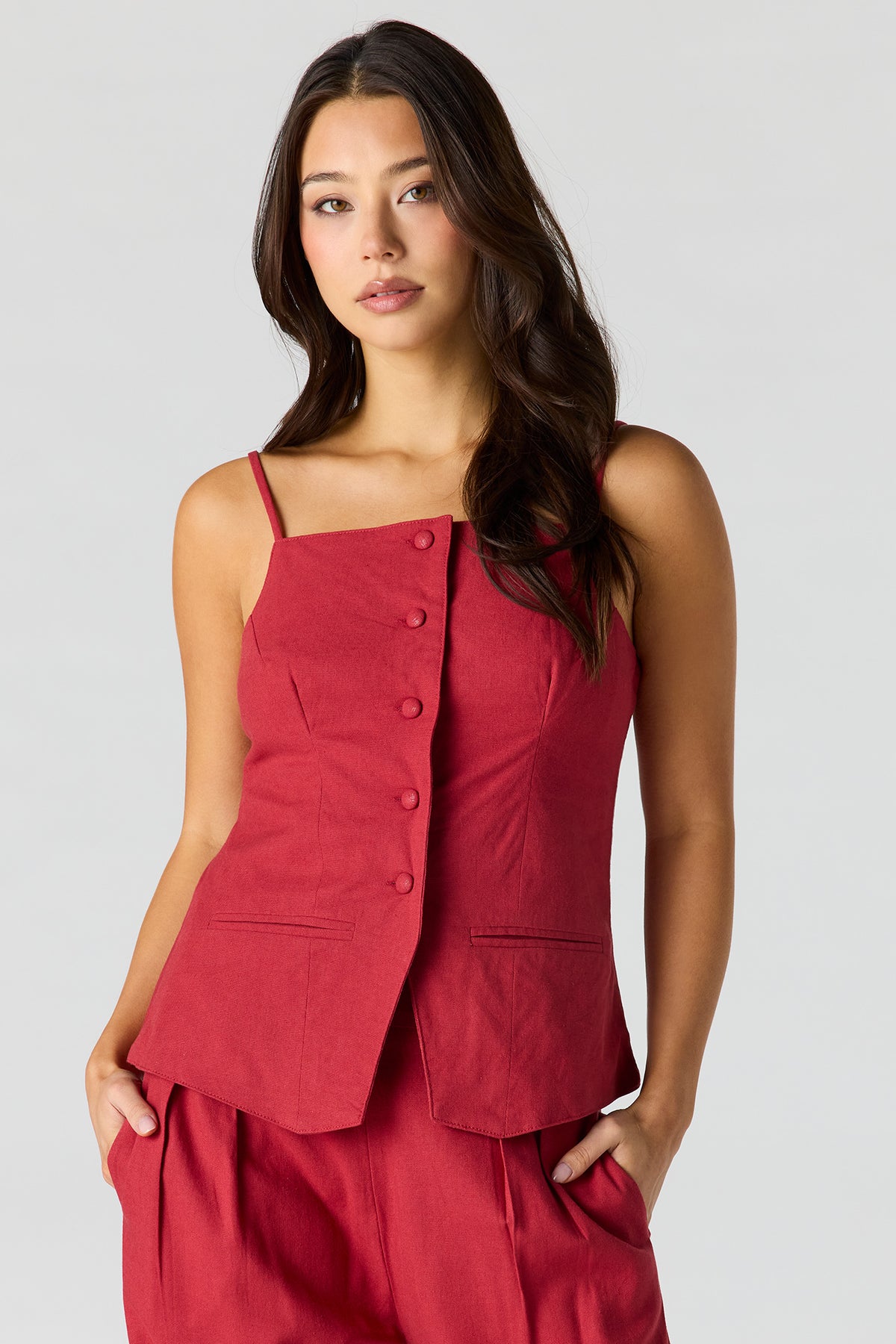 Gilet en lin boutonné à encolure carrée