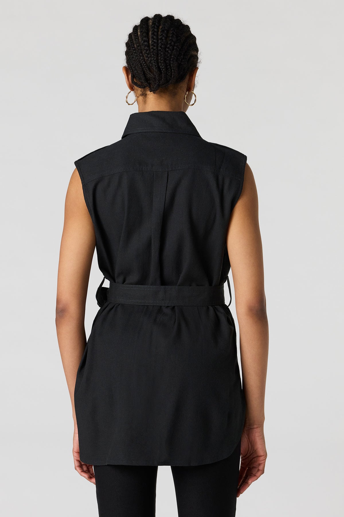 Vue alternative 2. Gilet boutonné avec col