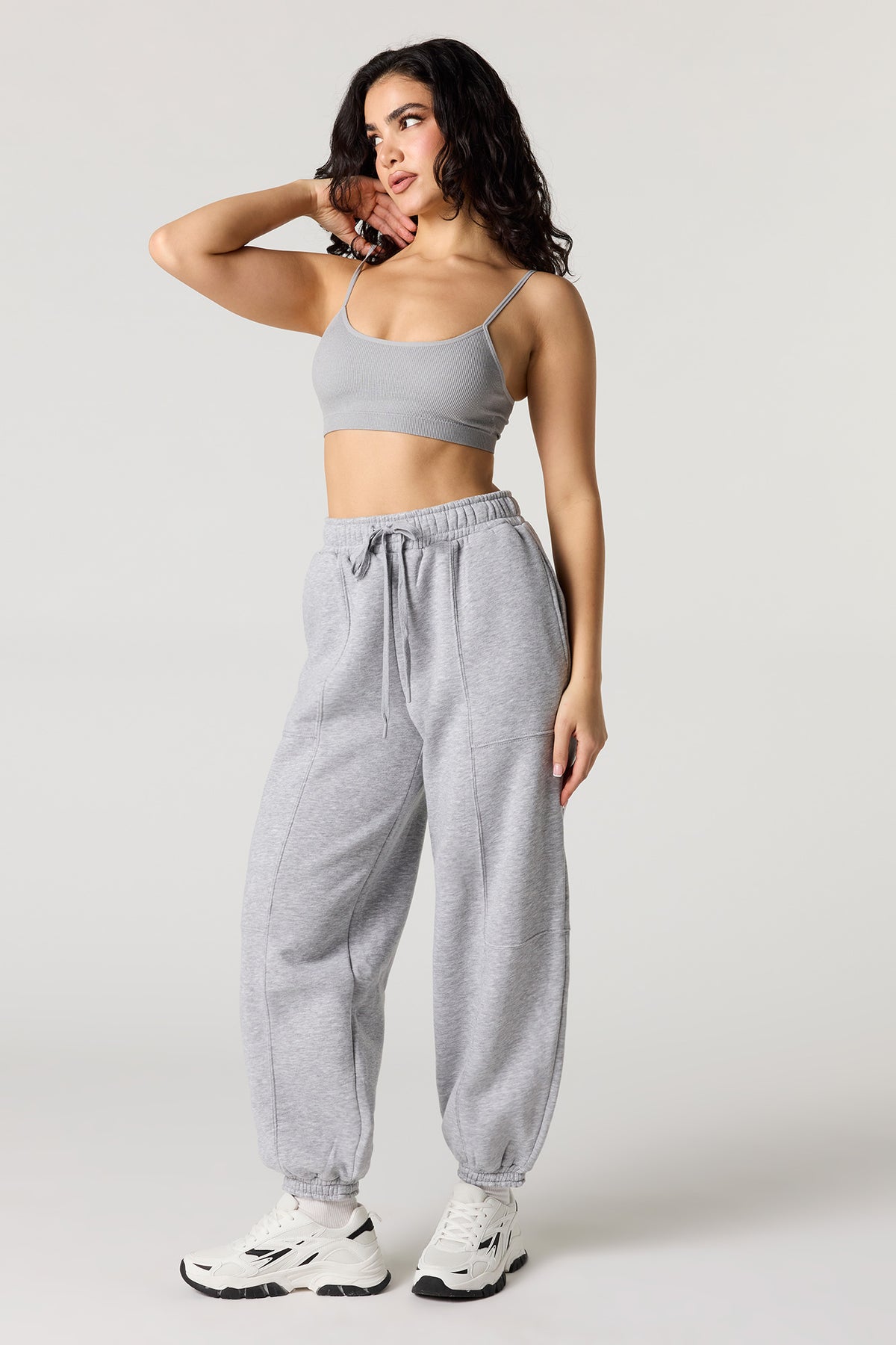 Vue alternative 3. Bralette côtelée sans couture avec soutien-gorge intégré