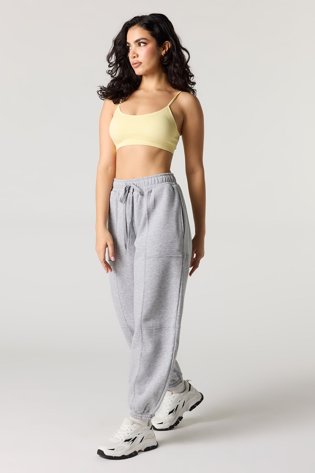 Vue alternative 3. Bralette côtelée sans couture avec soutien-gorge intégré