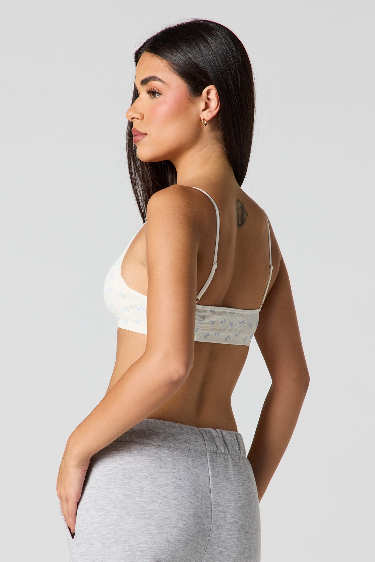 Vue alternative 2. Bralette côtelée sans couture avec soutien-gorge intégré
