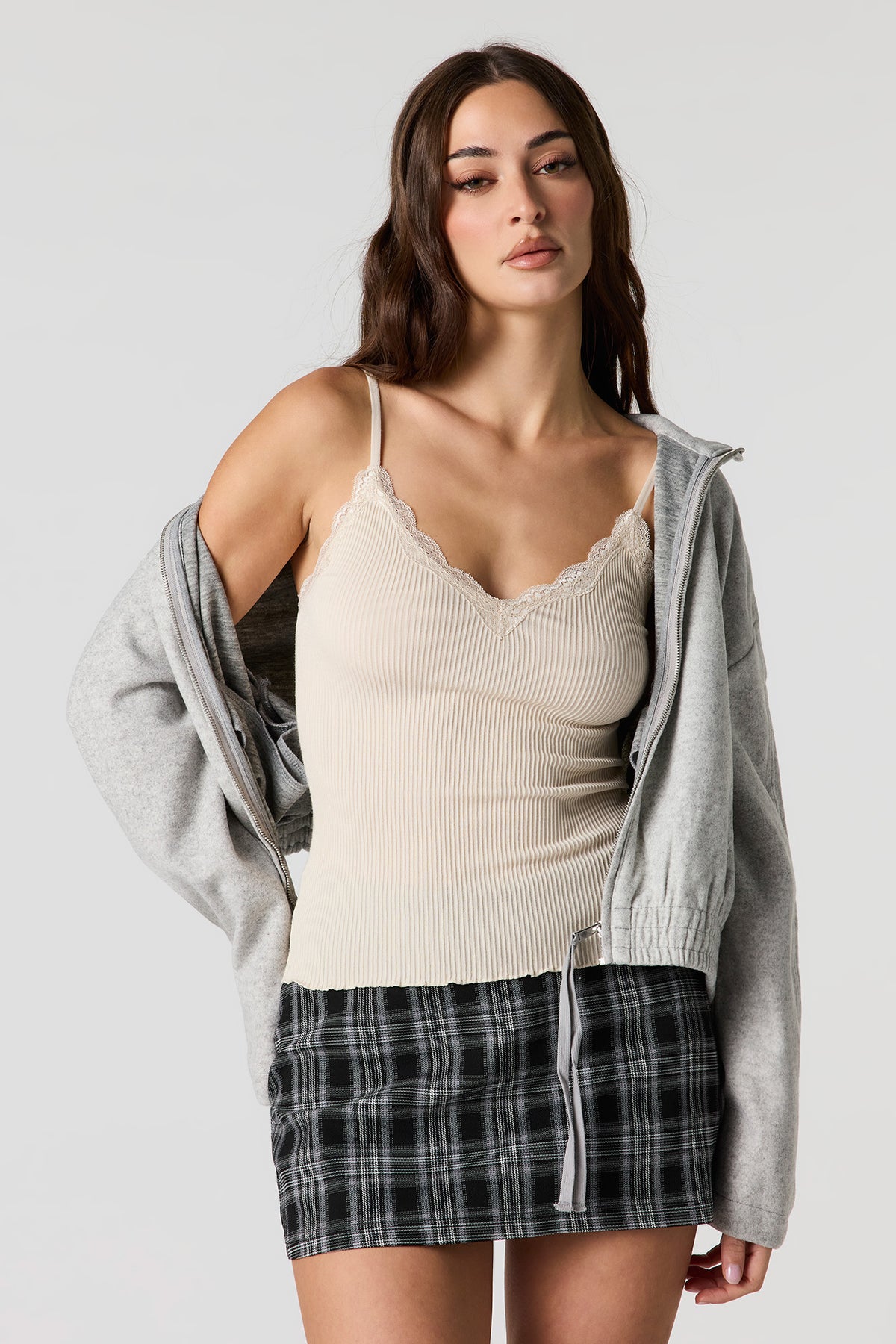 Camisole côtelée sans couture avec liséré de dentelle