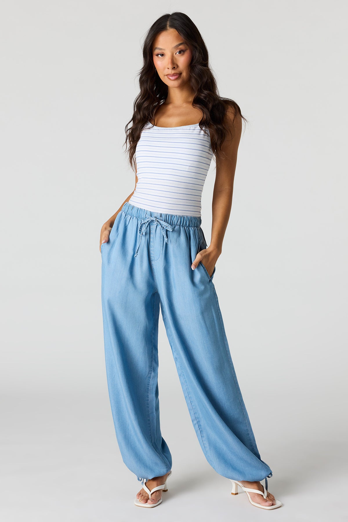 Vue alternative 23. Camisole unie avec soutien-gorge intégré