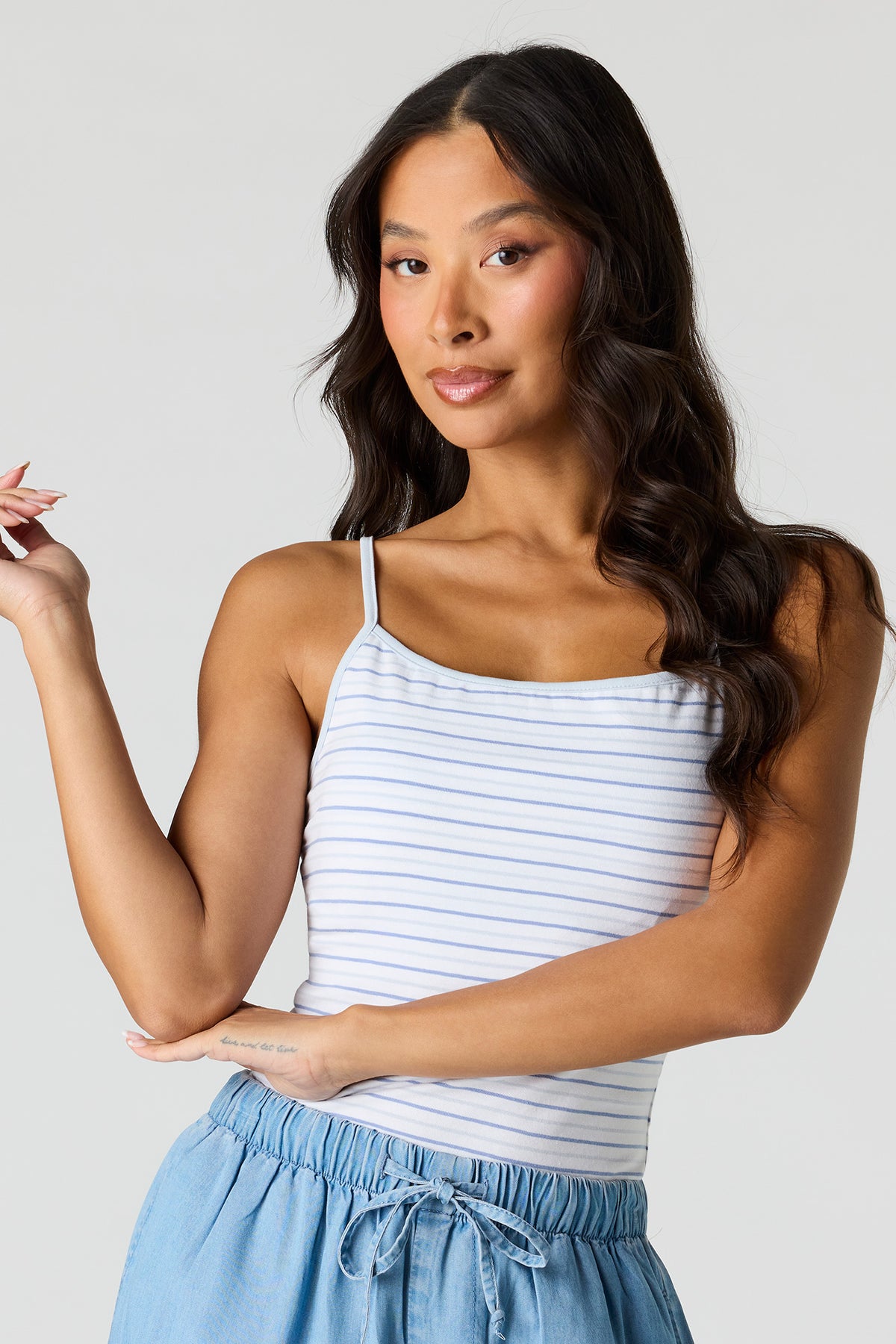 Vue alternative 21. Camisole unie avec soutien-gorge intégré