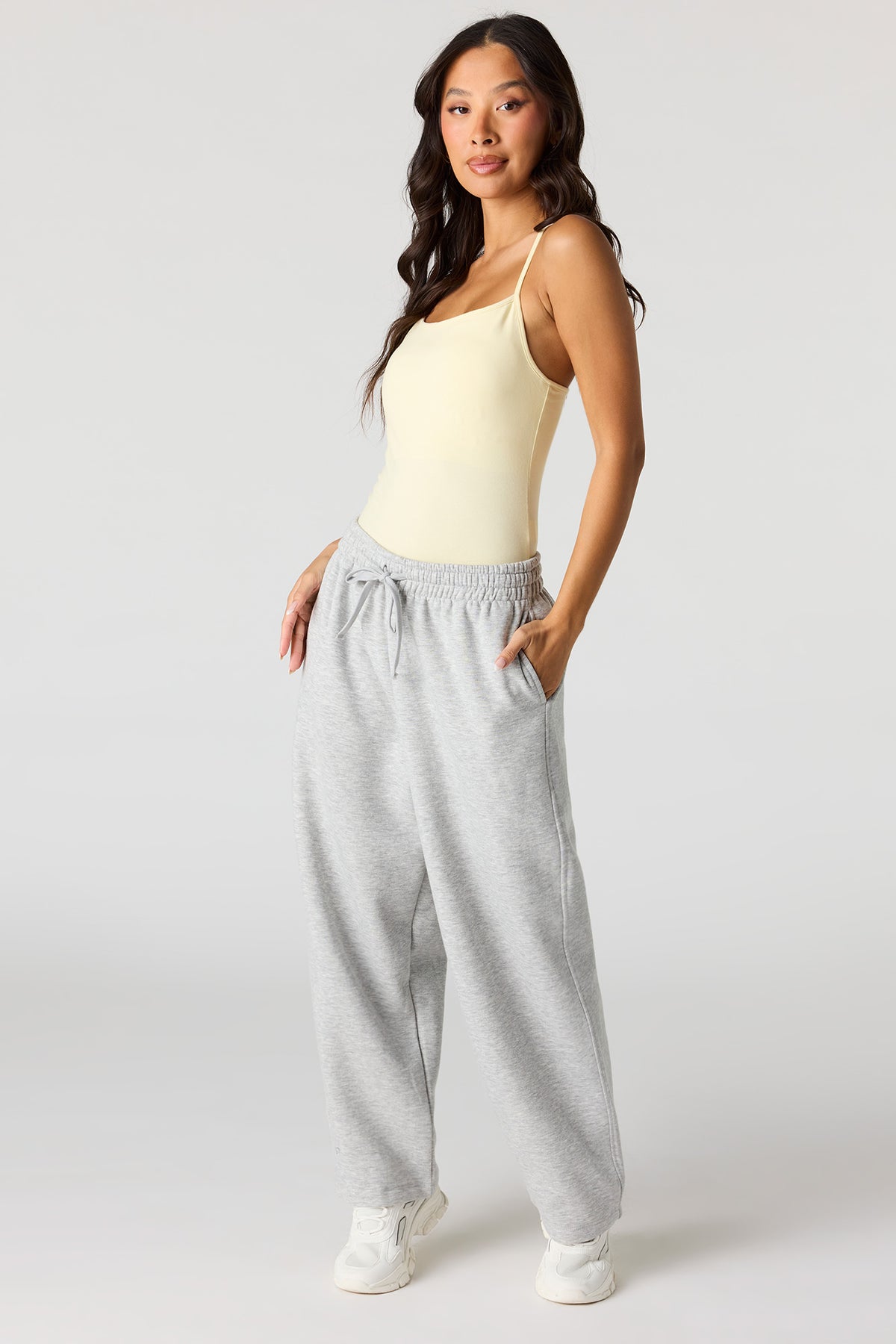 Vue alternative 40. Camisole unie avec soutien-gorge intégré