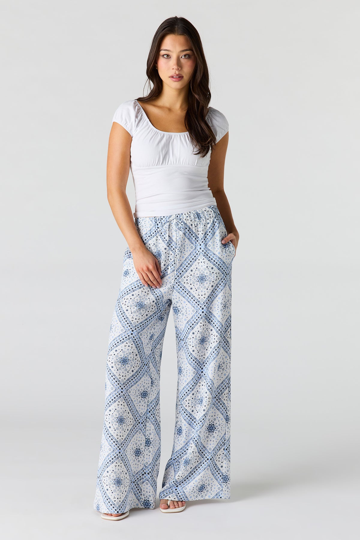 Alt View 3. Scoop Neck Short Sleeve Top - White