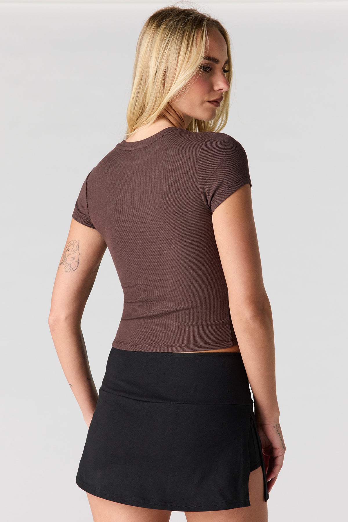 Vue alternative 2. T-shirt ultracourt côtelé