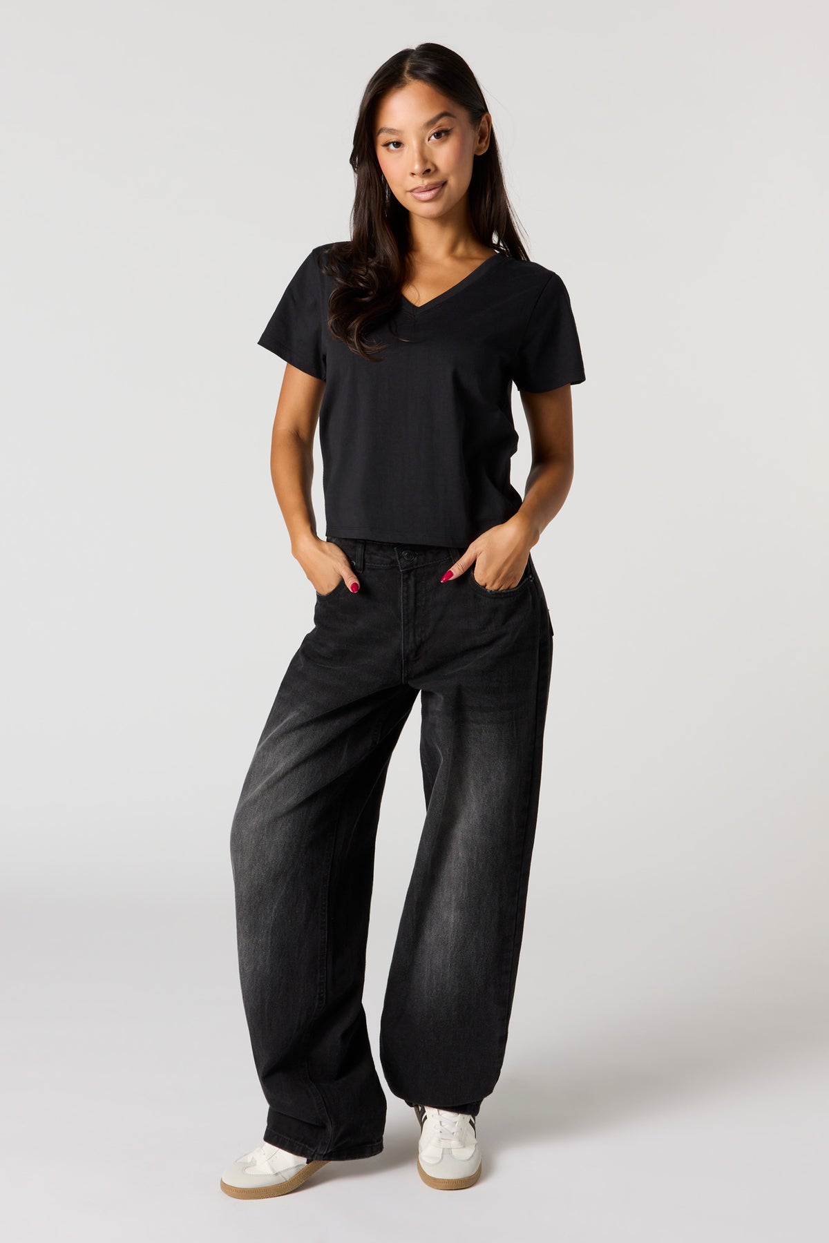 Alt View 3. Relaxed V-Neck T-Shirt - Black