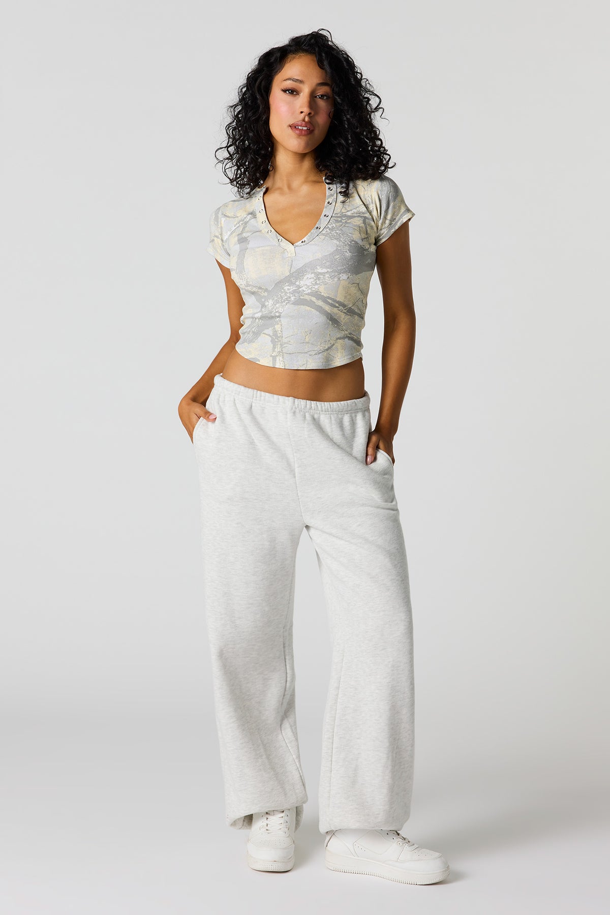 Vue alternative 3. T-shirt Henley ultracourt côtelé