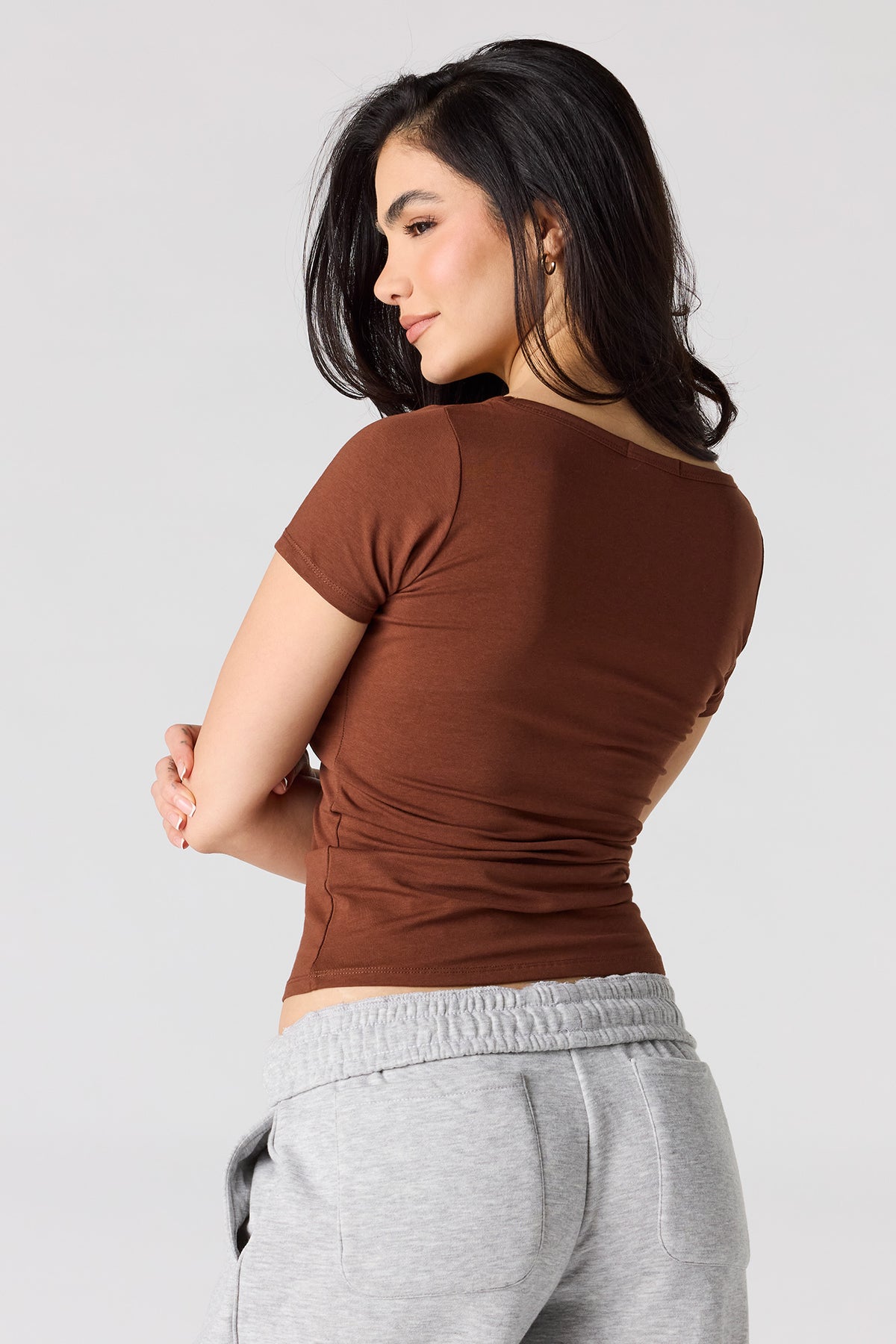 Vue alternative 2. T-shirt à encolure carrée