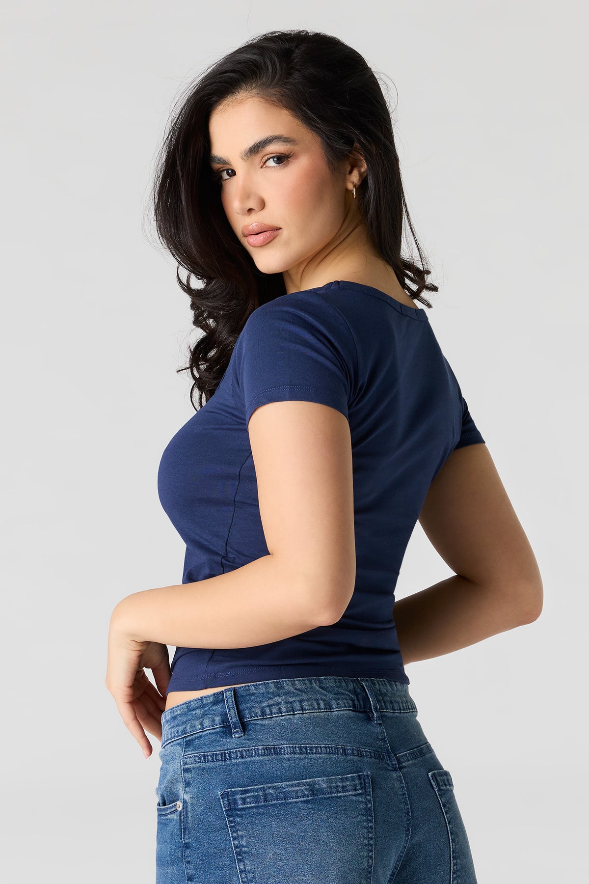 Vue alternative 2. T-shirt à encolure carrée