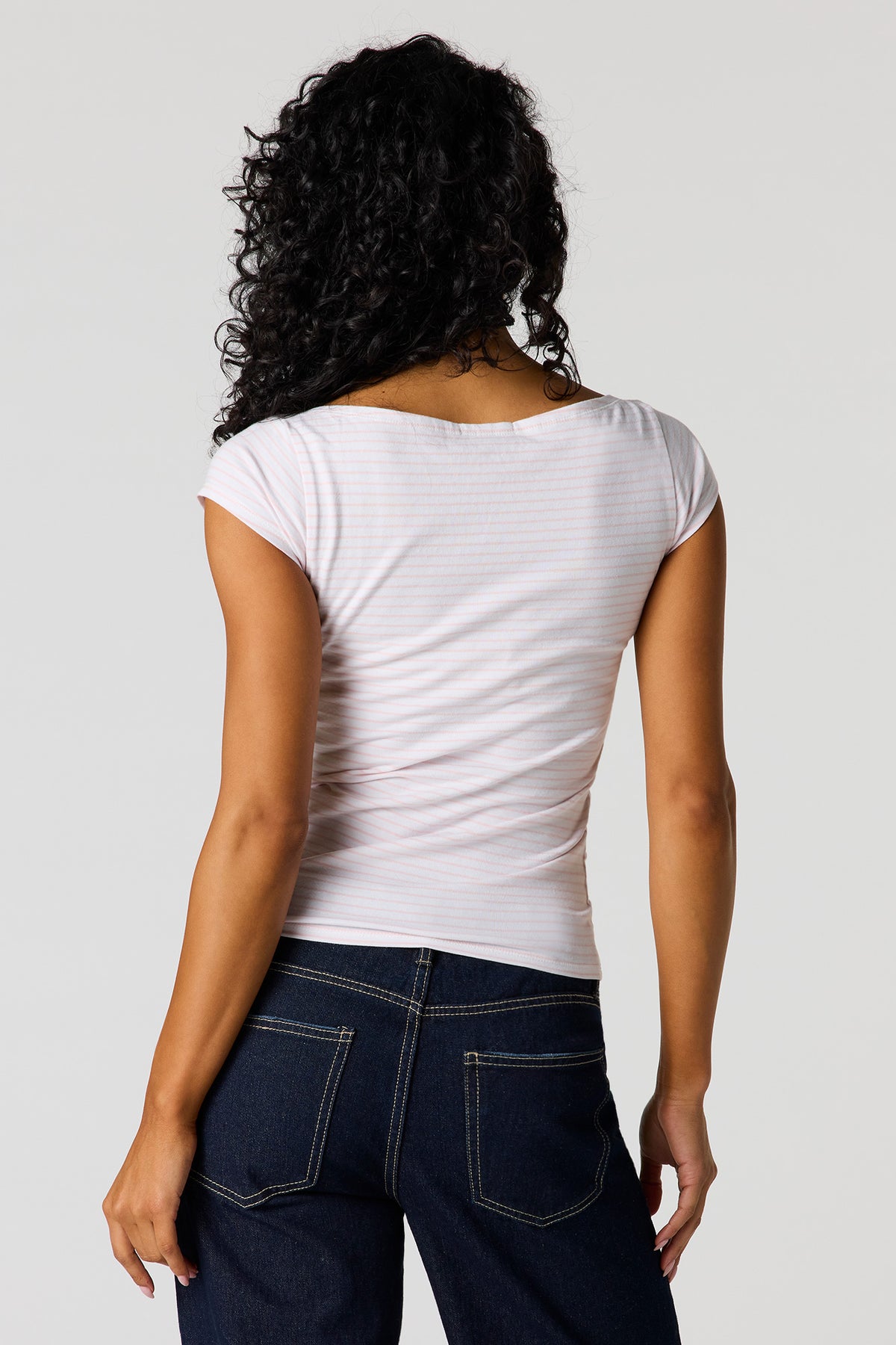 Vue alternative 2. T-shirt à encolure bateau