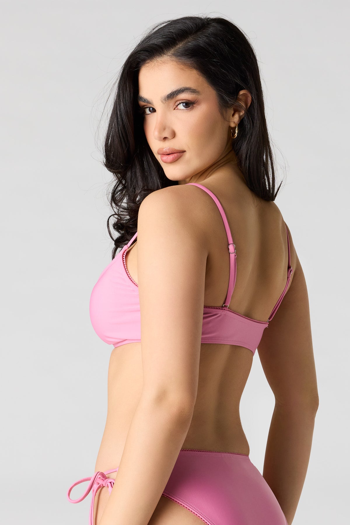 Vue alternative 3. Haut de bikini avec liséré de picot