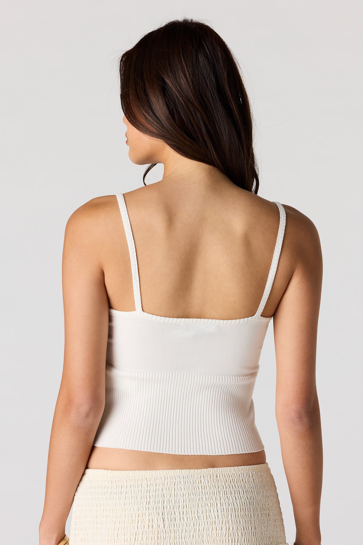 Vue alternative 2. Camisole en tricot côtelé et encolure ronde