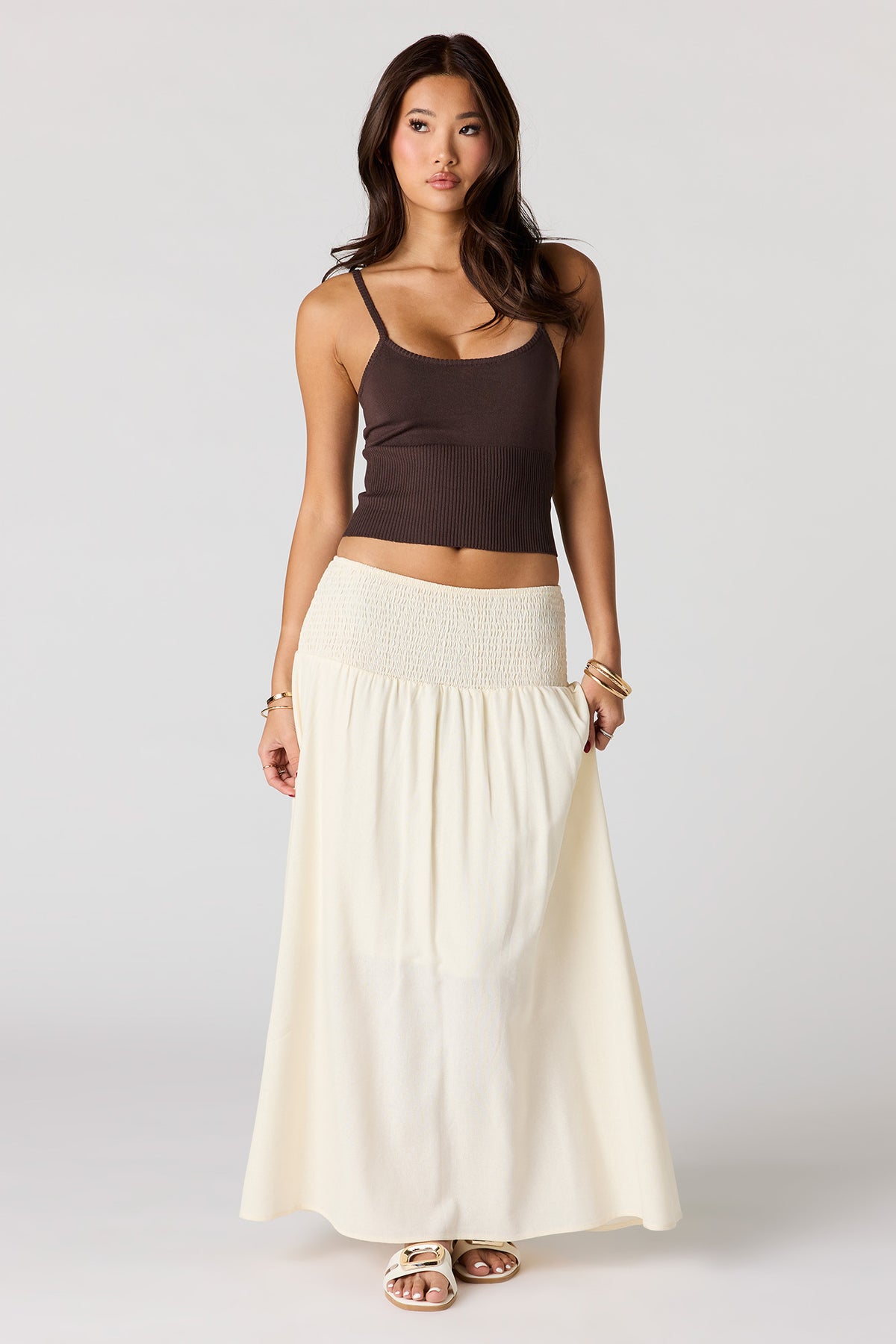 Vue alternative 3. Camisole en tricot côtelé et encolure ronde